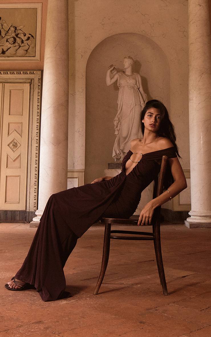 Rouge Mûrier Robe Longue Sirène Plt Label Avec Détails En Mesh Et Bordure