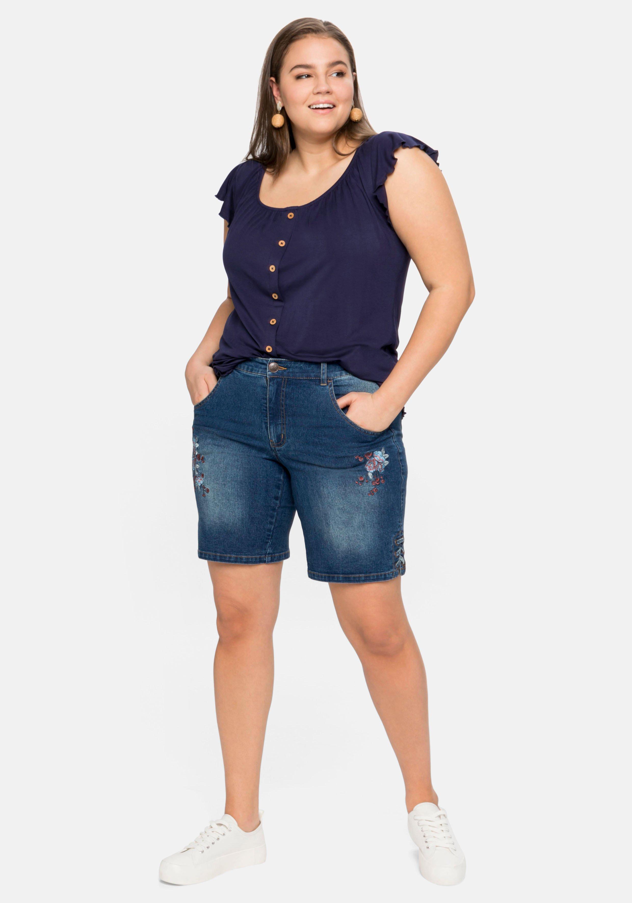 Jeansbermudas mit Blumenstickerei und Schnürung