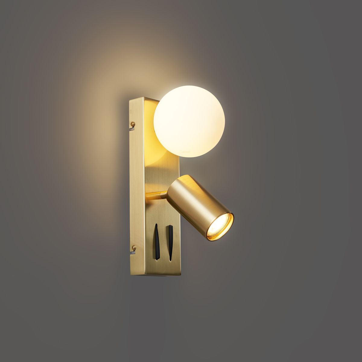 Moderne wandlamp messing 2-lichts kantelbaar met USB-C poort - Lesly
