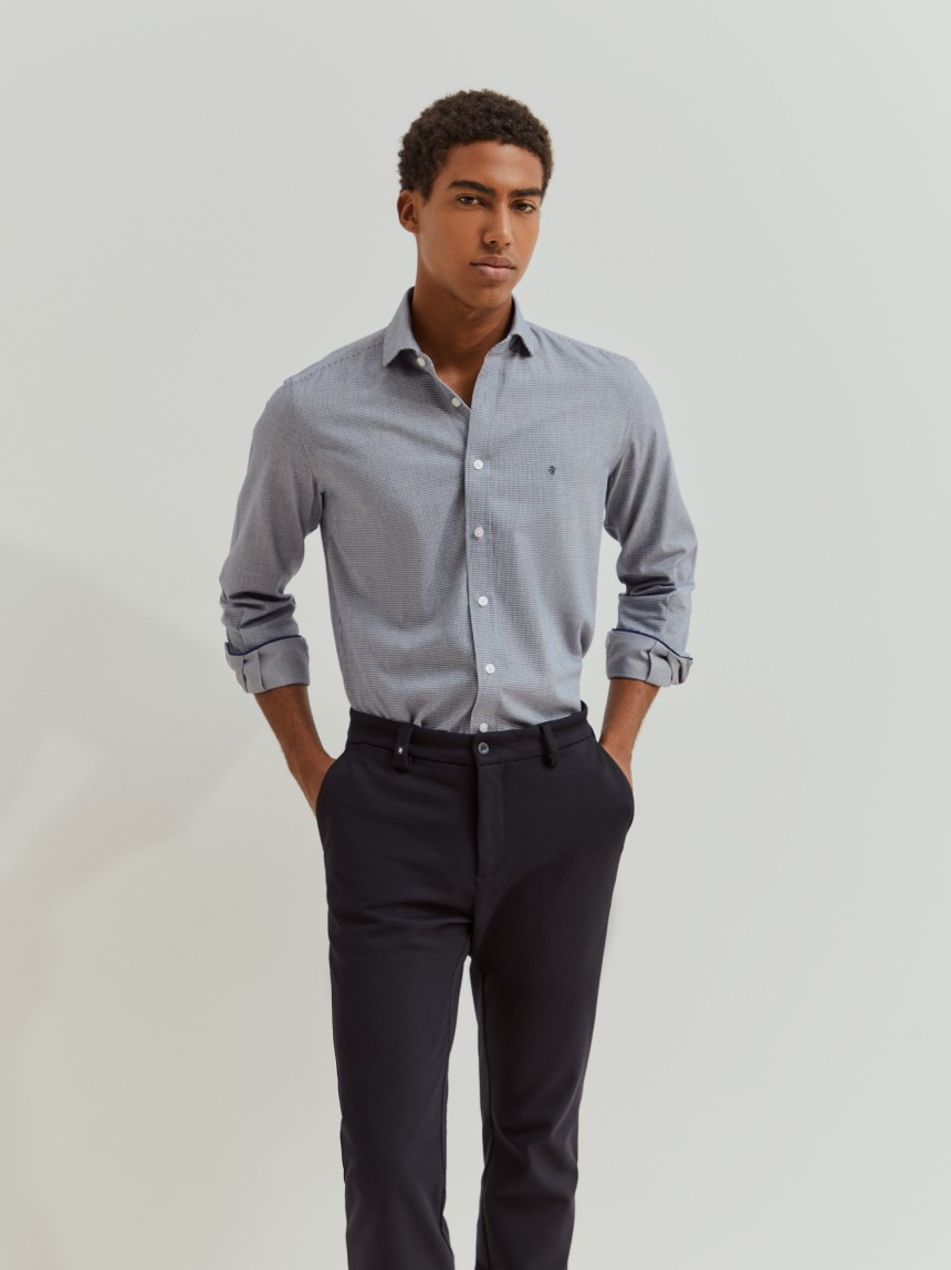 Camisa slim fit micropadrão
