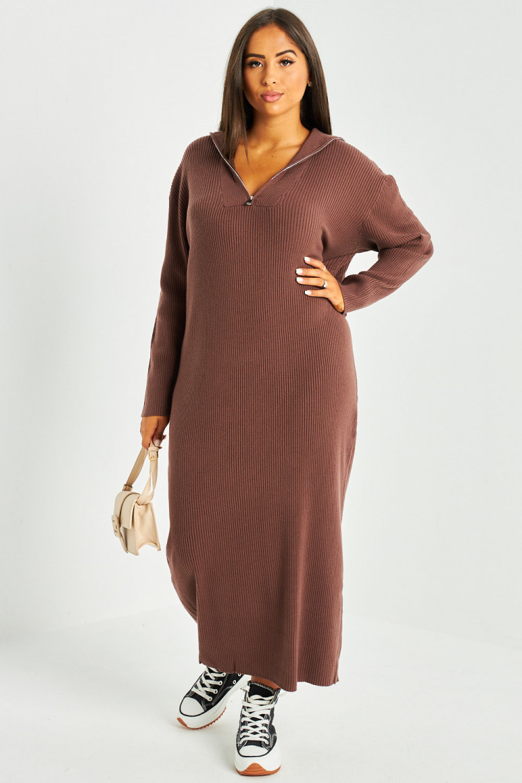 Robe pull marron col roulée