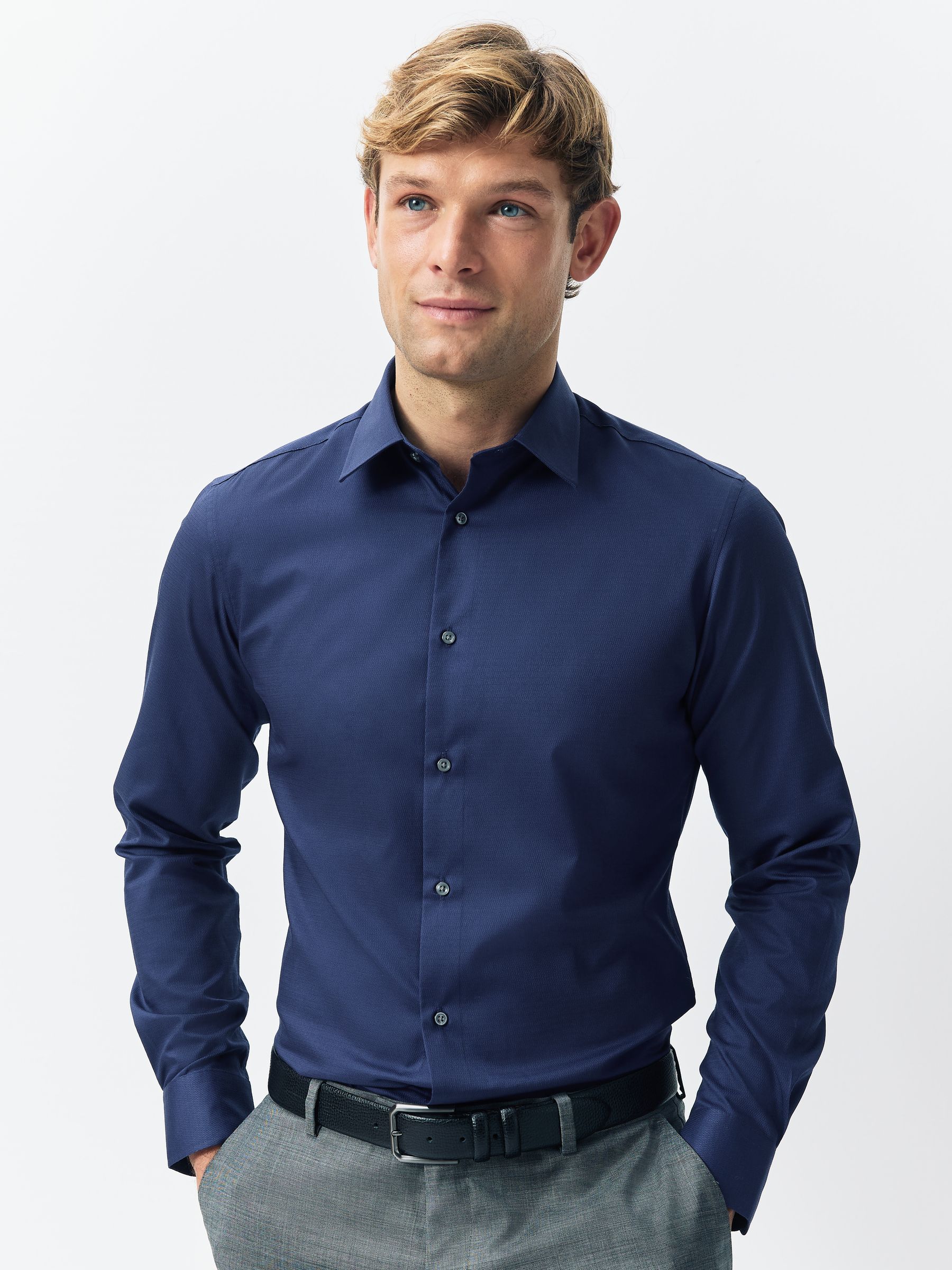 Saffierblauw - Slim Fit - Onderhoudsvriendelijk, getextureerd, slim fit overhemd met enkele manchet