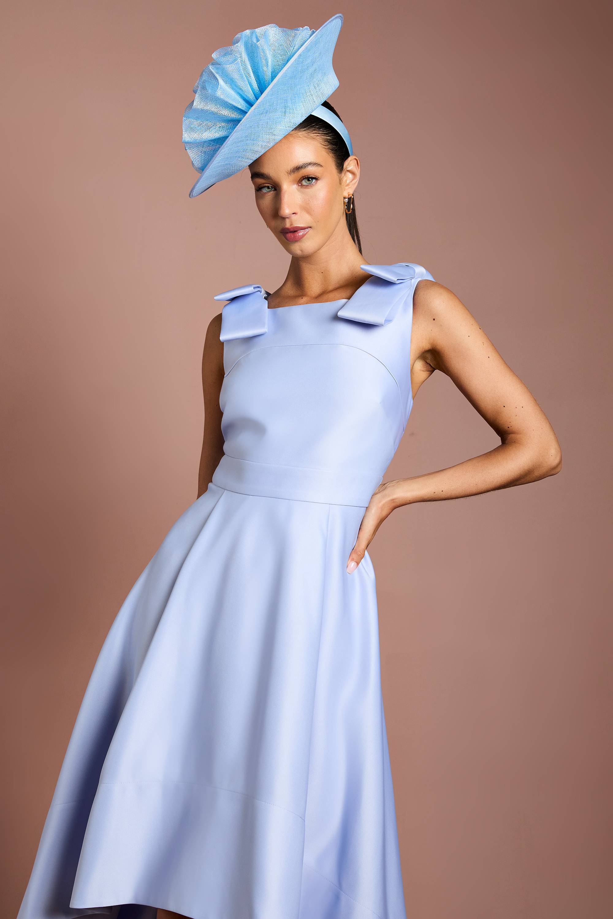 Coast Robe Midi Satinée Lisa Tan À Nœud Sur L'épaule