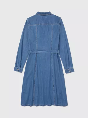 Vestido jeans evasê na altura do joelho com modelagem adaptável