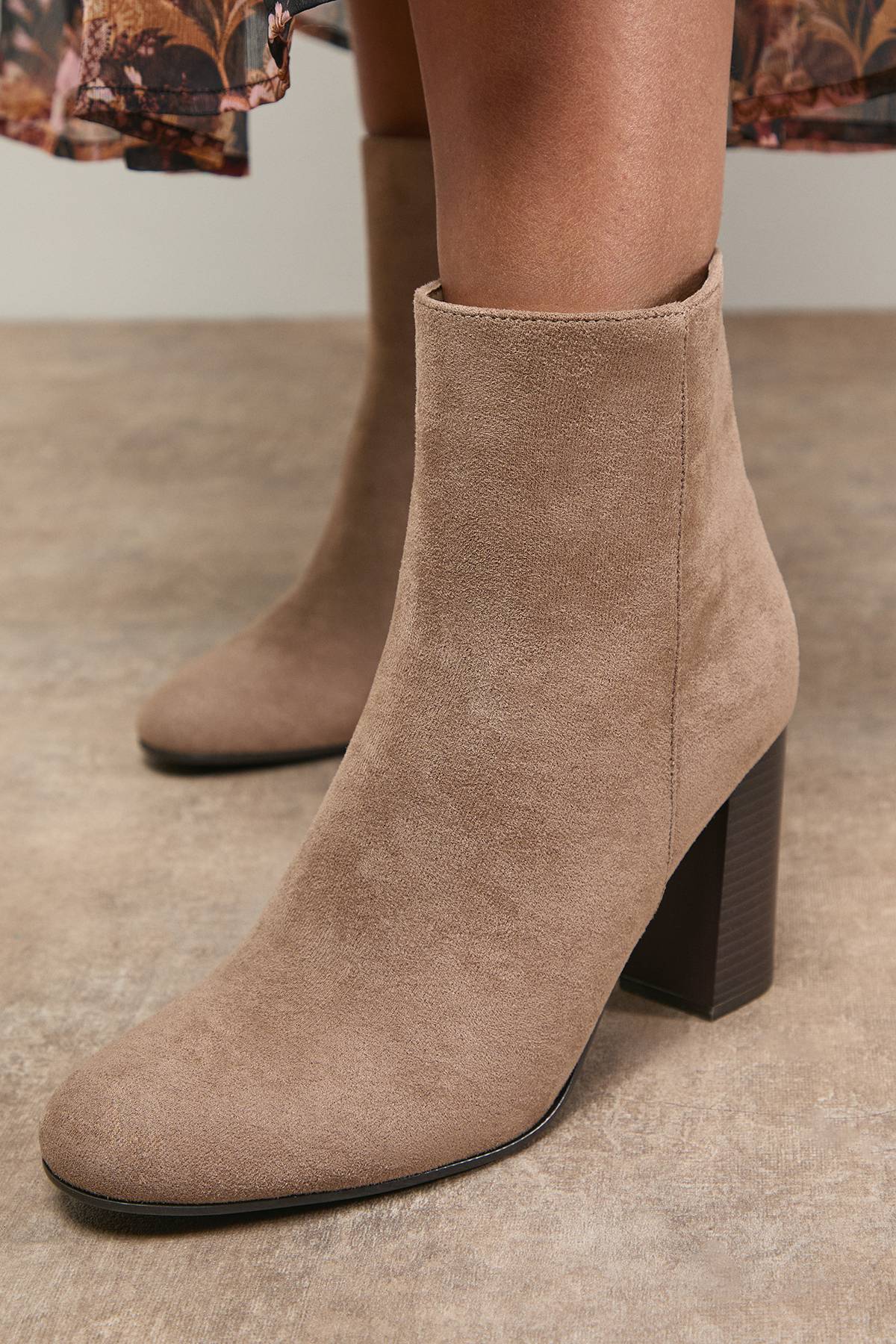 Oasis Bottines Louisa en synthétique à Bout Rond avec Talon Haut Empilé
