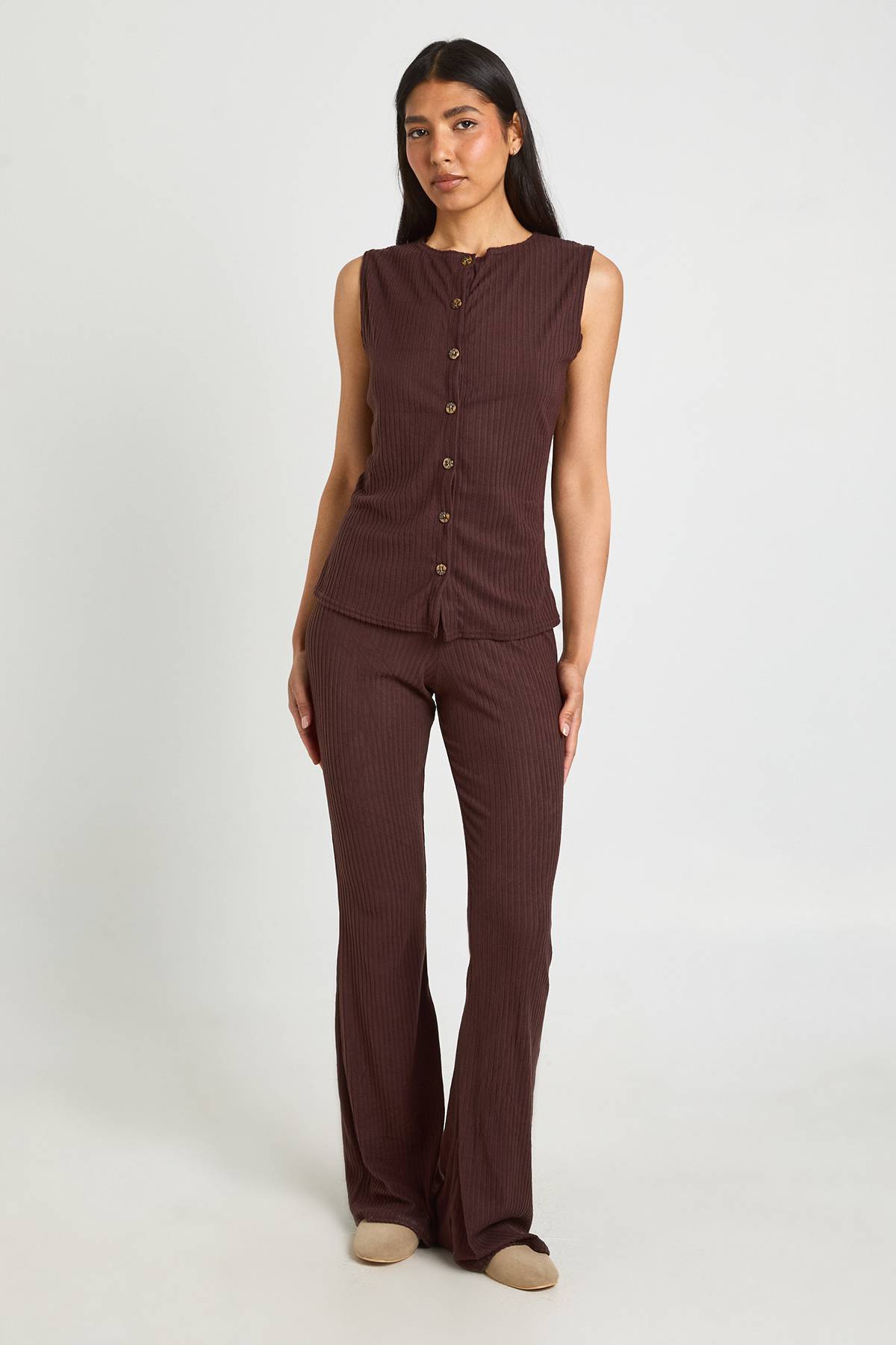 boohoo Ensemble Haut Sans Manches Côtelé À Boutons Et Pantalon Tall