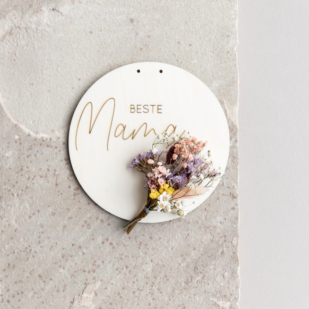 Moederdag cadeau-idee: houten plak met gedroogde bloemen | Beste Moeder