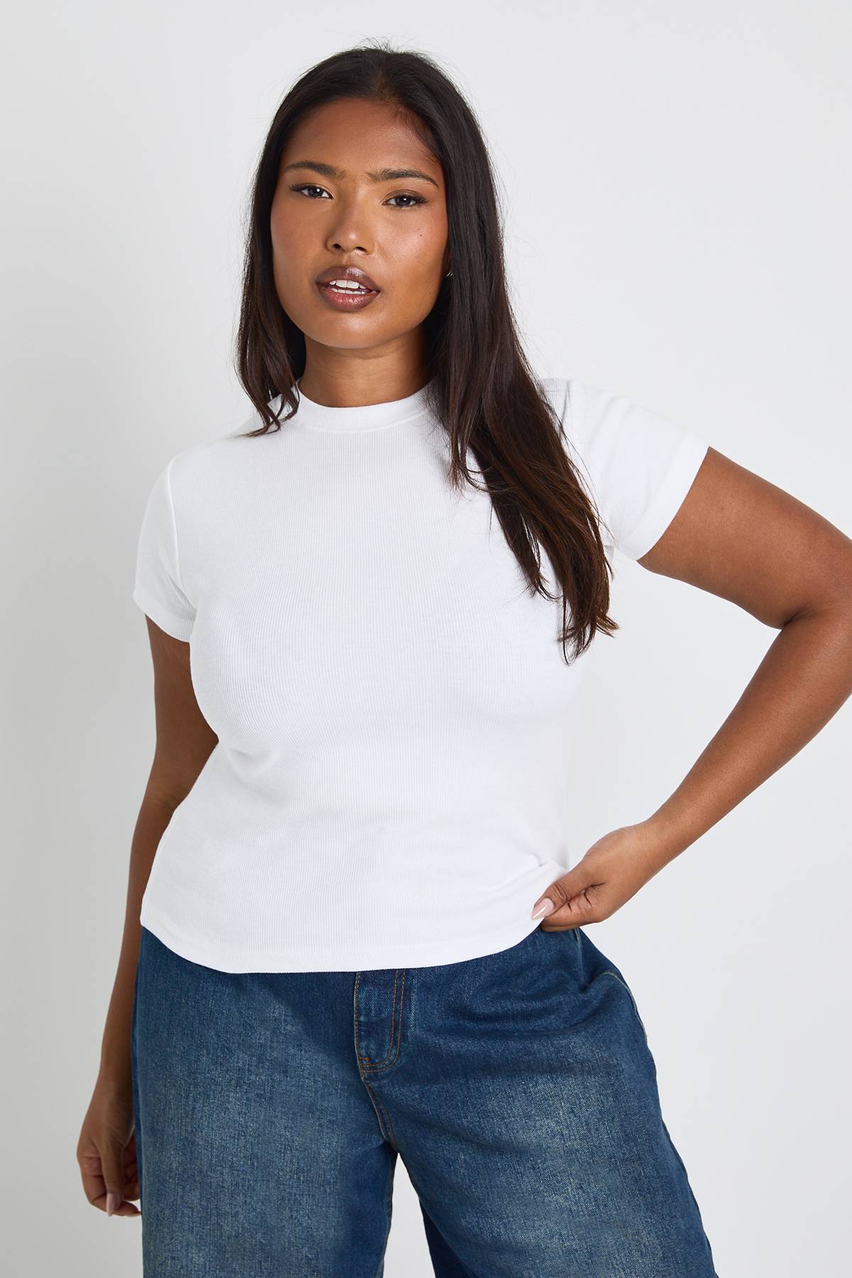 boohoo Haut Ajusté Côtelé À Manches Courtes Plus Basic
