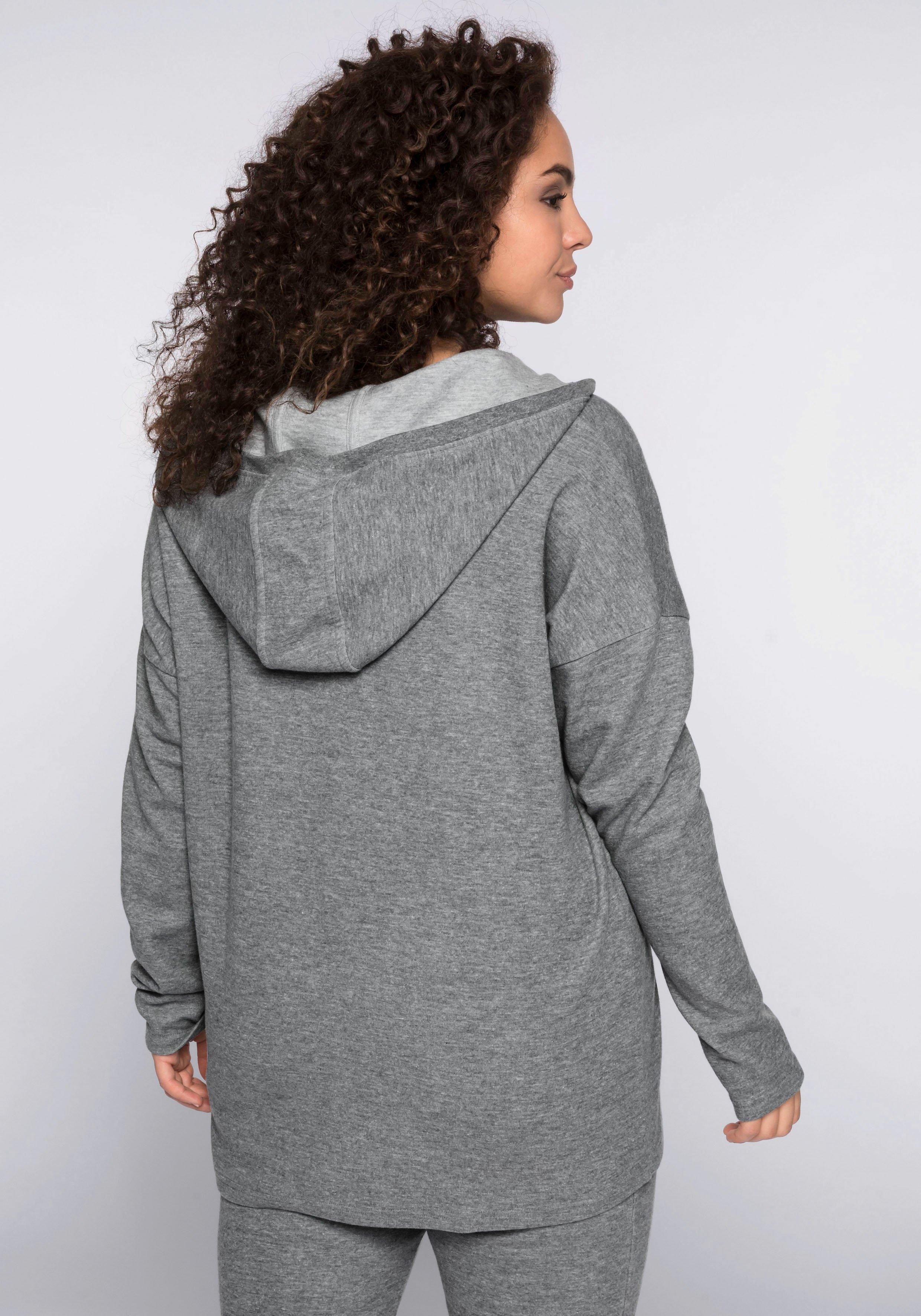 Shirt mit V-Ausschnitt und Kapuze