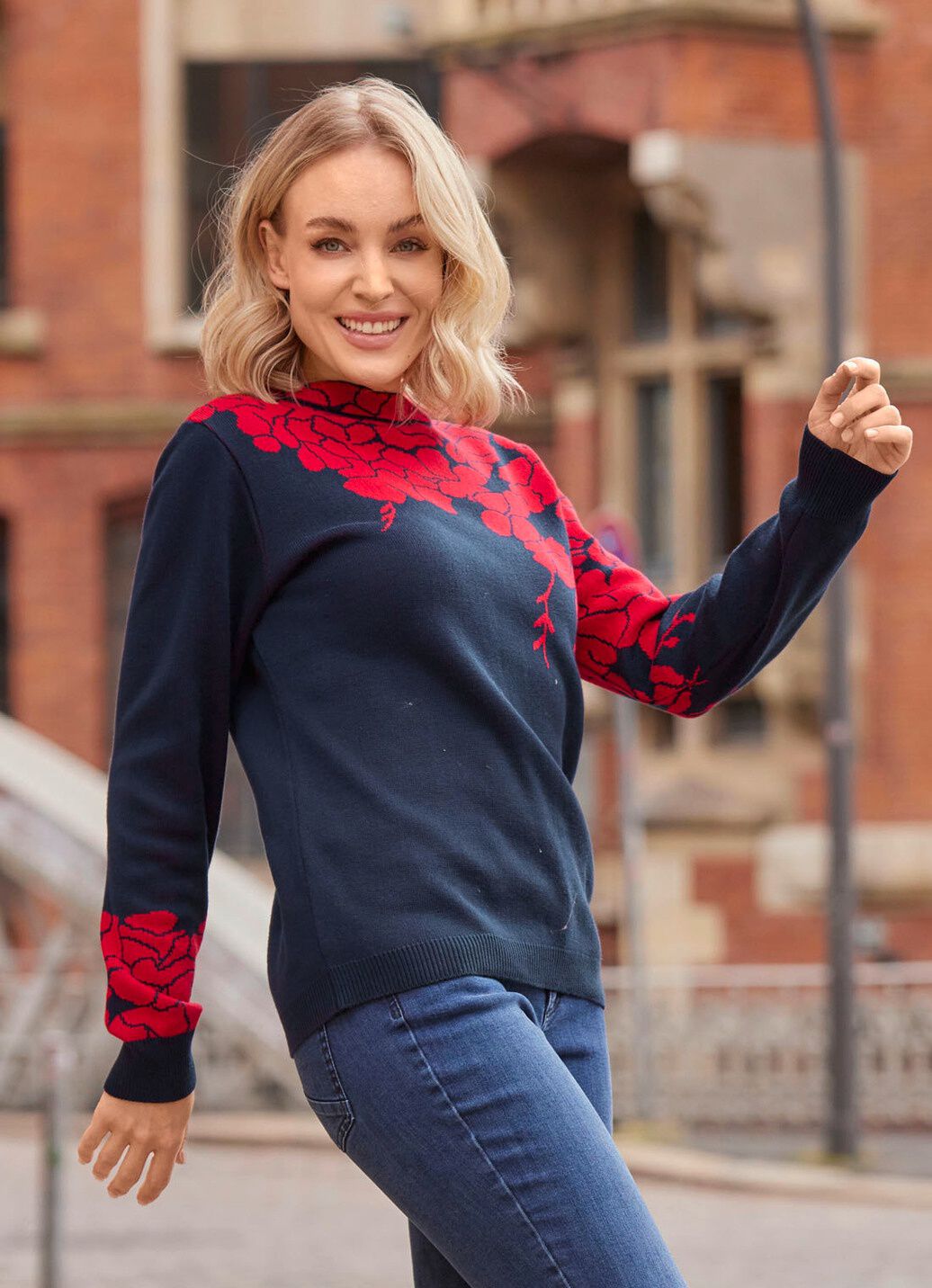Pullover mit floralen Jacquardakzenten