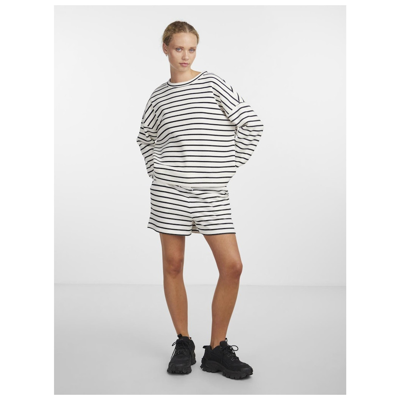Pieces PCCHILLI SUMMER HW SHORTS STRI