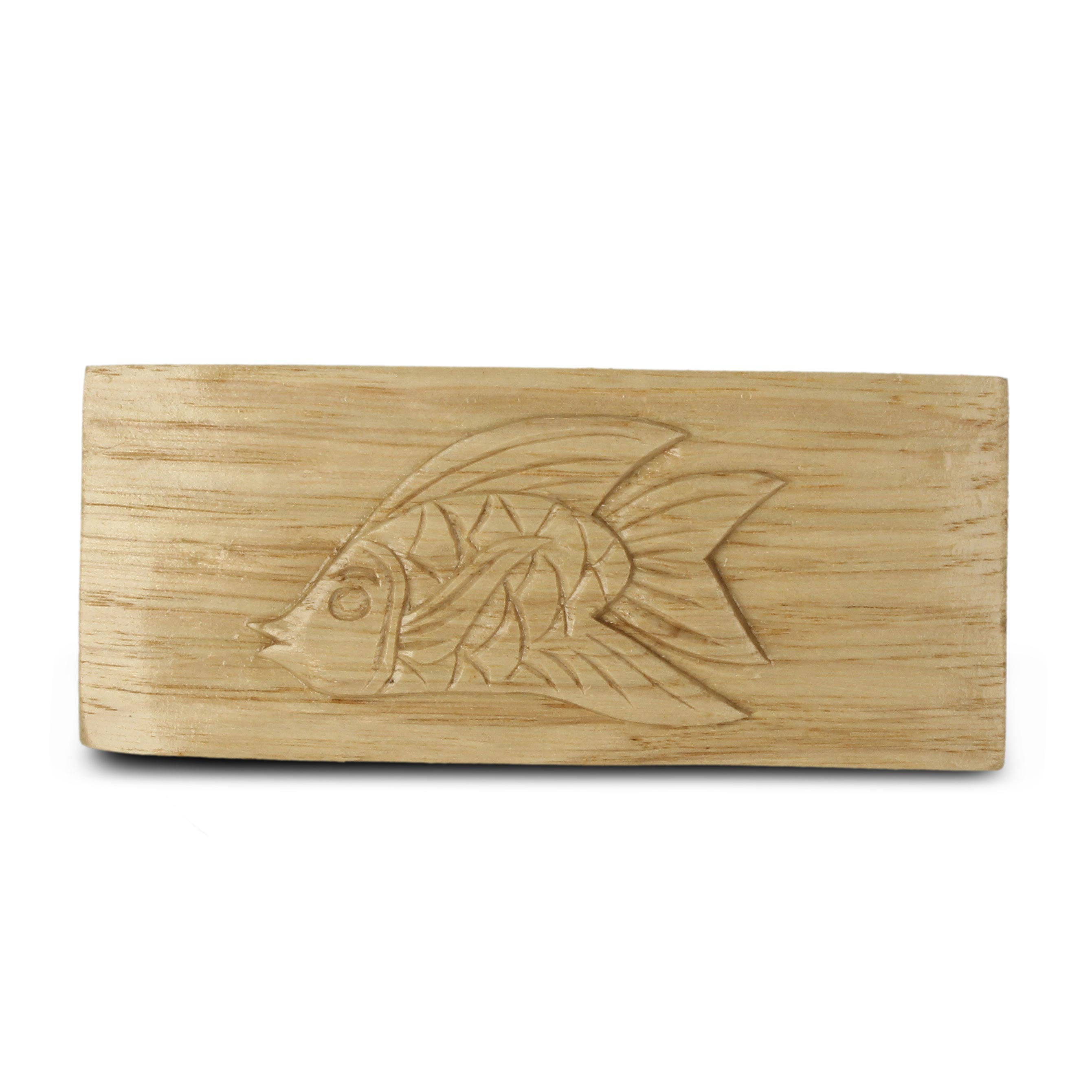 Nagelbürste 'Fisch' aus Mahagoniholz, B 10 cm, L 4 cm, H 3 cm von fischer's lagerhaus