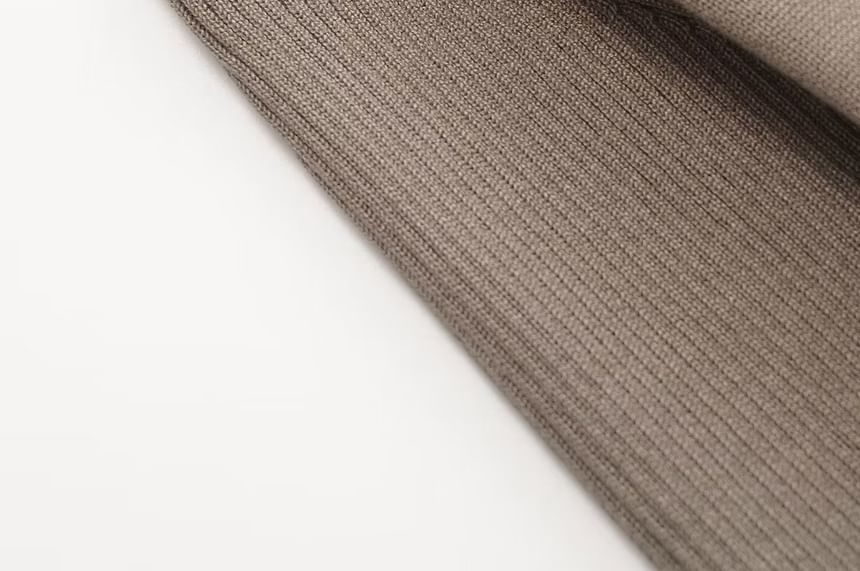 Sundine - V-hals vest met contrasterende bies en knoopjes