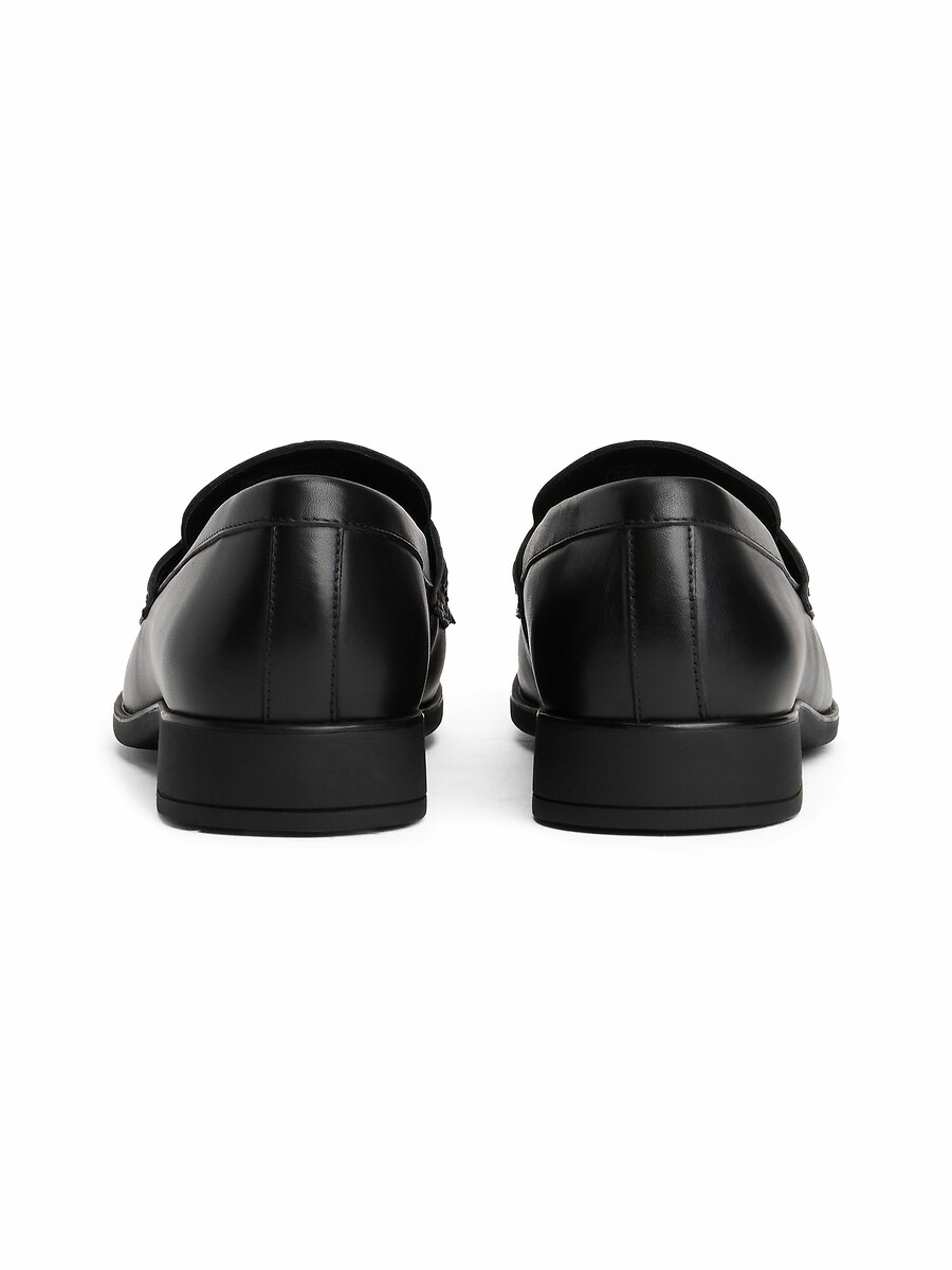 TOMMY HILFIGER<br>Mocassins de couro com franjas