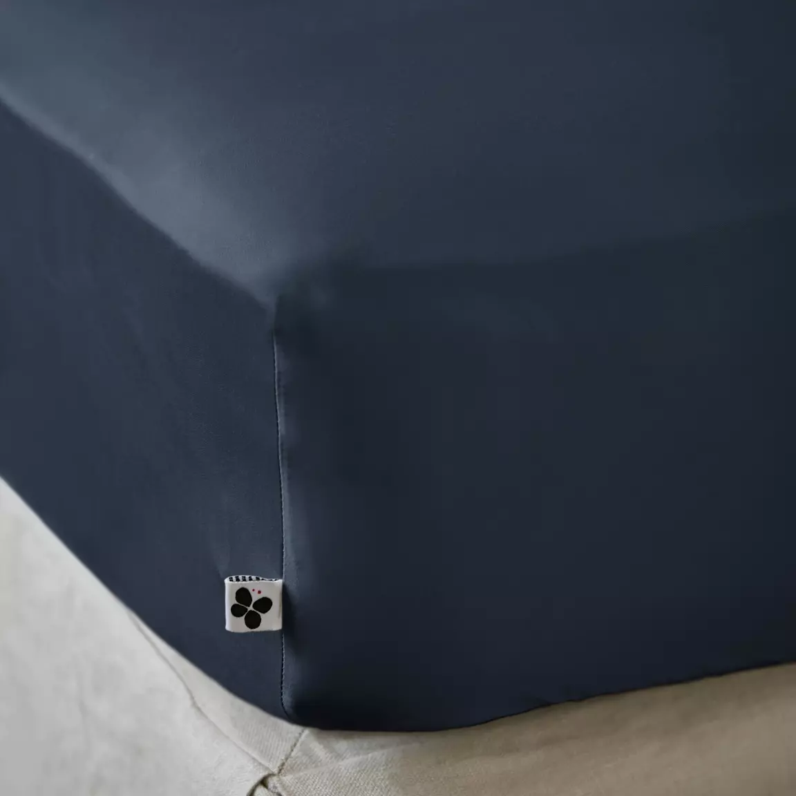 Drap housse satin de bambou (180 x 200 cm) Salomé Bleu nuit