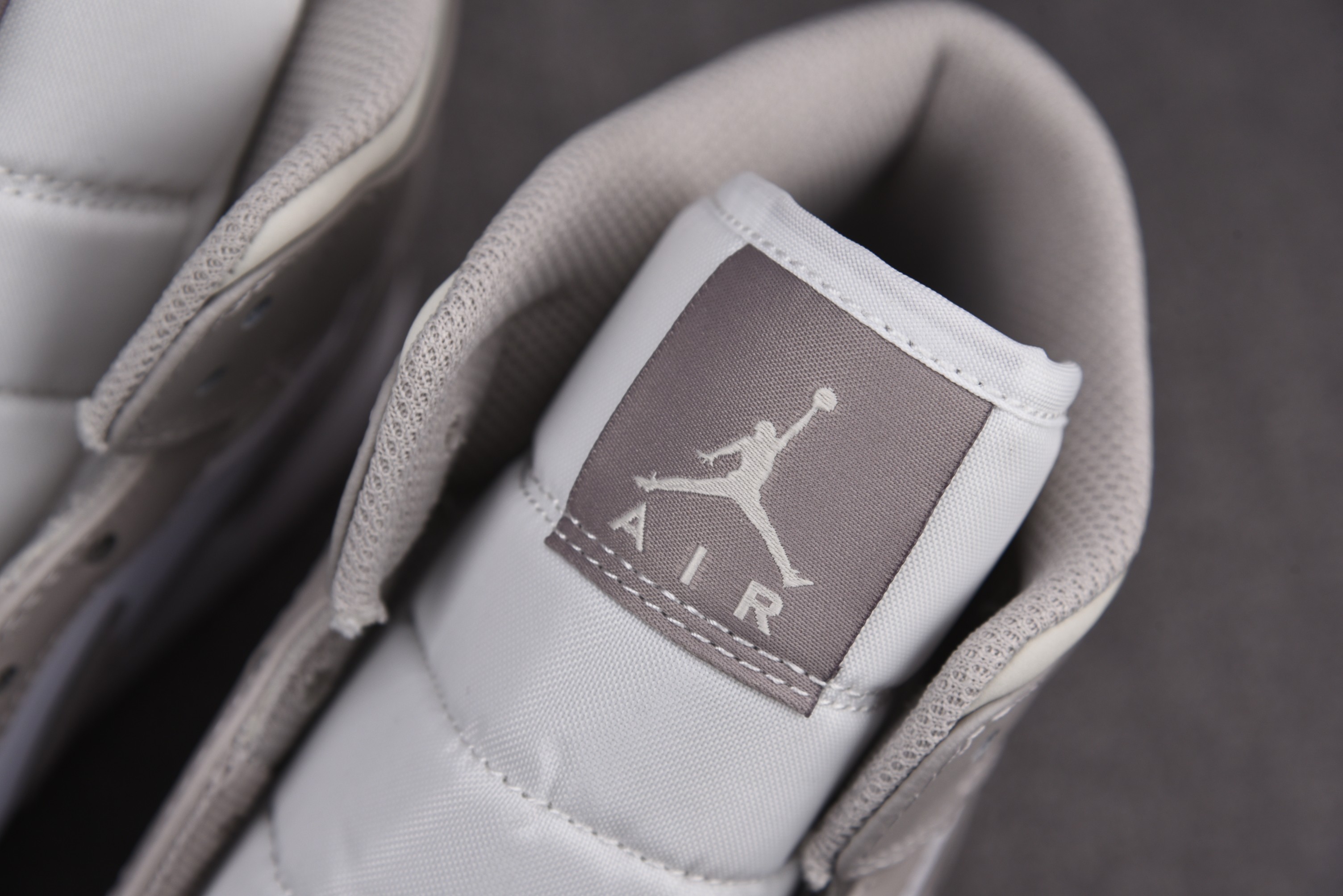 Jordan 1 Mid Linen
