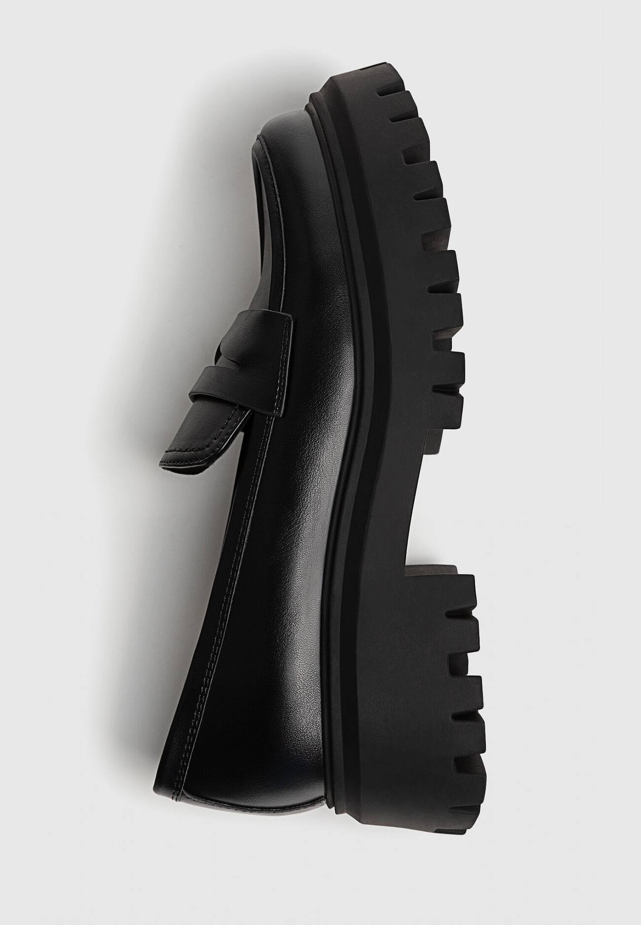 Mocassins com solado tratorado