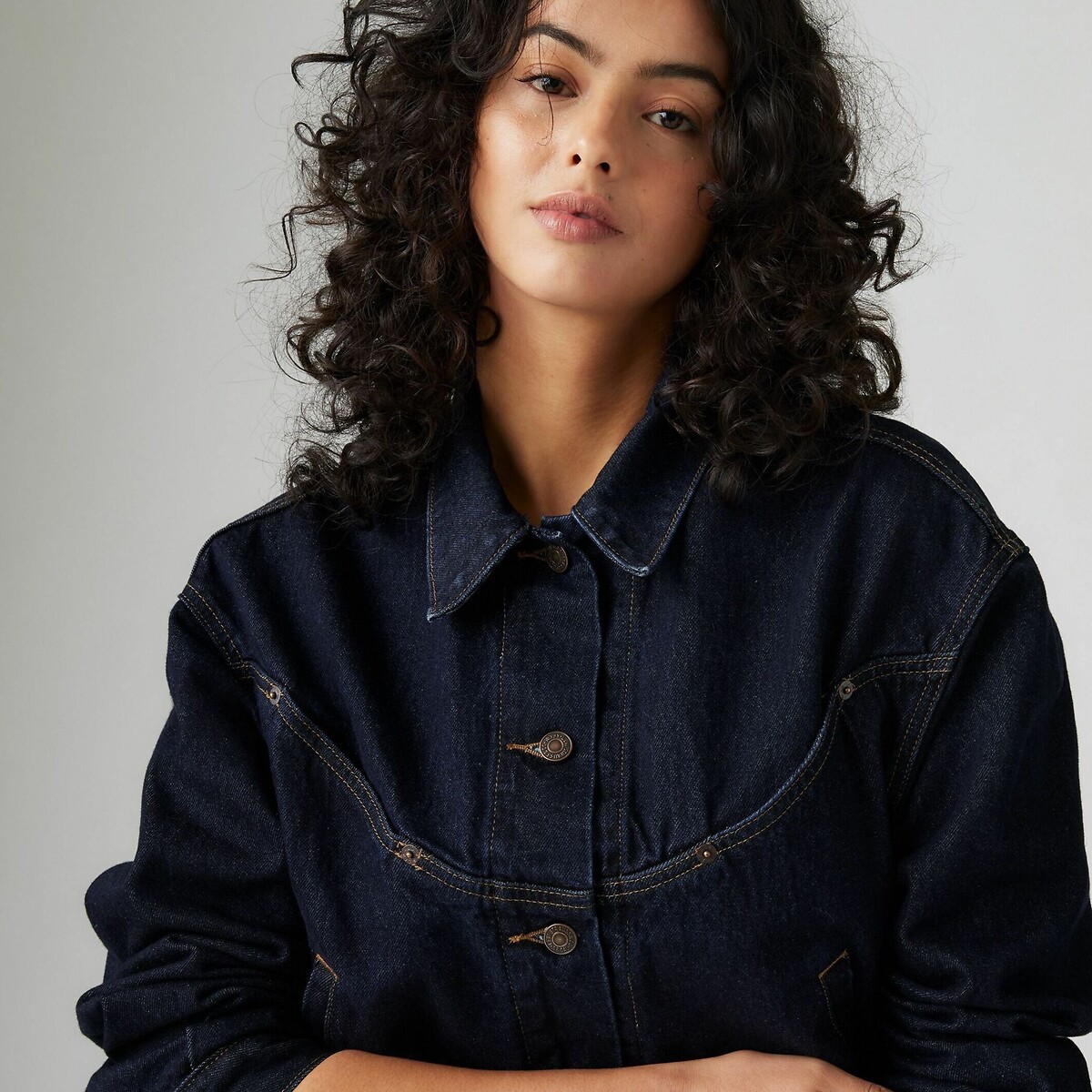 Colete jeans Levi's, modelo trucker western encolhido dos anos 90.
