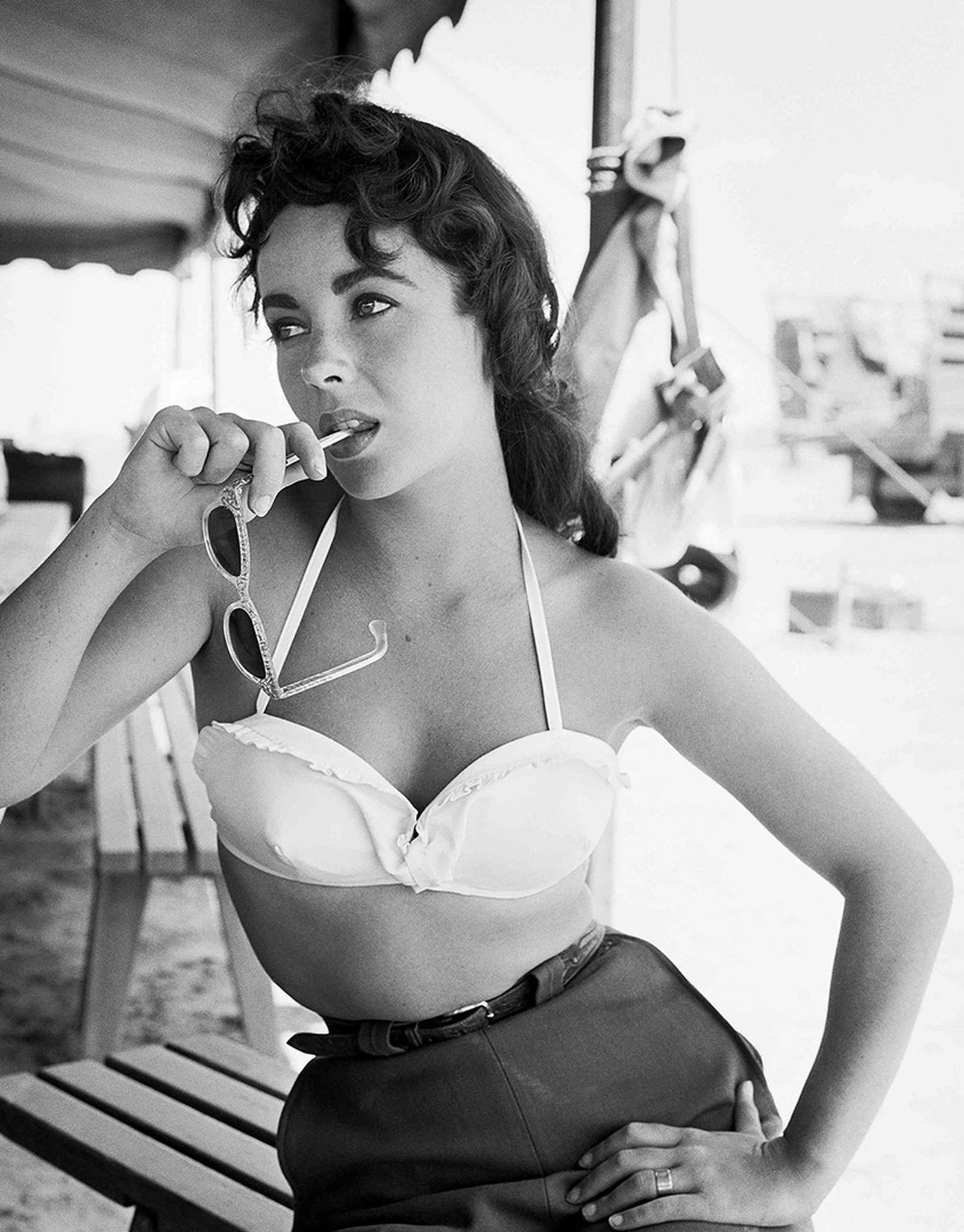 Elizabeth Taylor II by Frank Worth by Classic Collection I - Darlings - Small Limited Edition. 30x40.