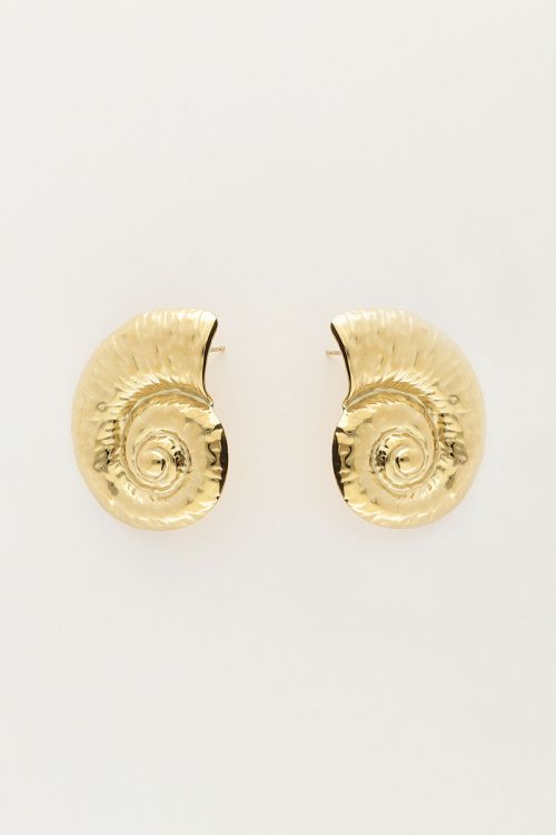 Oorbellen studs met grote schelp