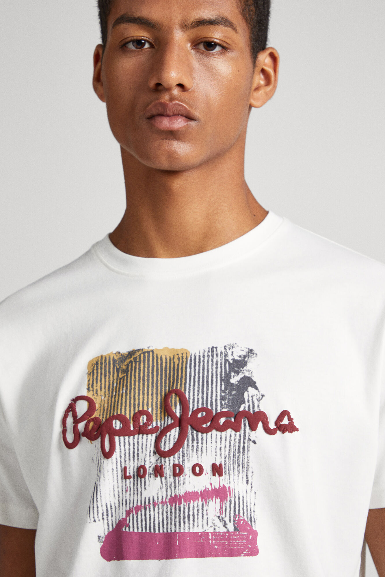 Camiseta com estampa PUFF
