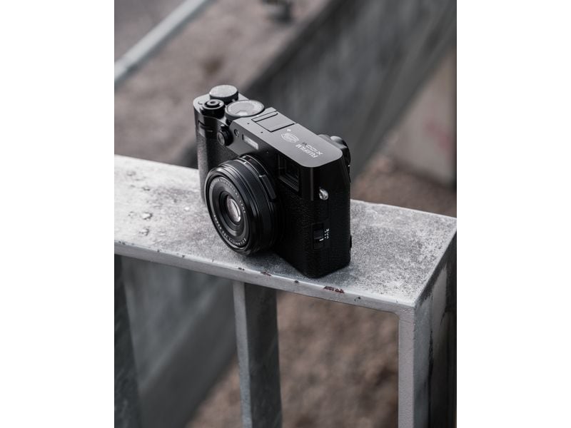 Fujifilm Fotokamera X100VI Schwarz Kompakte Digitalkamera mit anspruchsvollem Design und intuitiver Bedienbarkeit