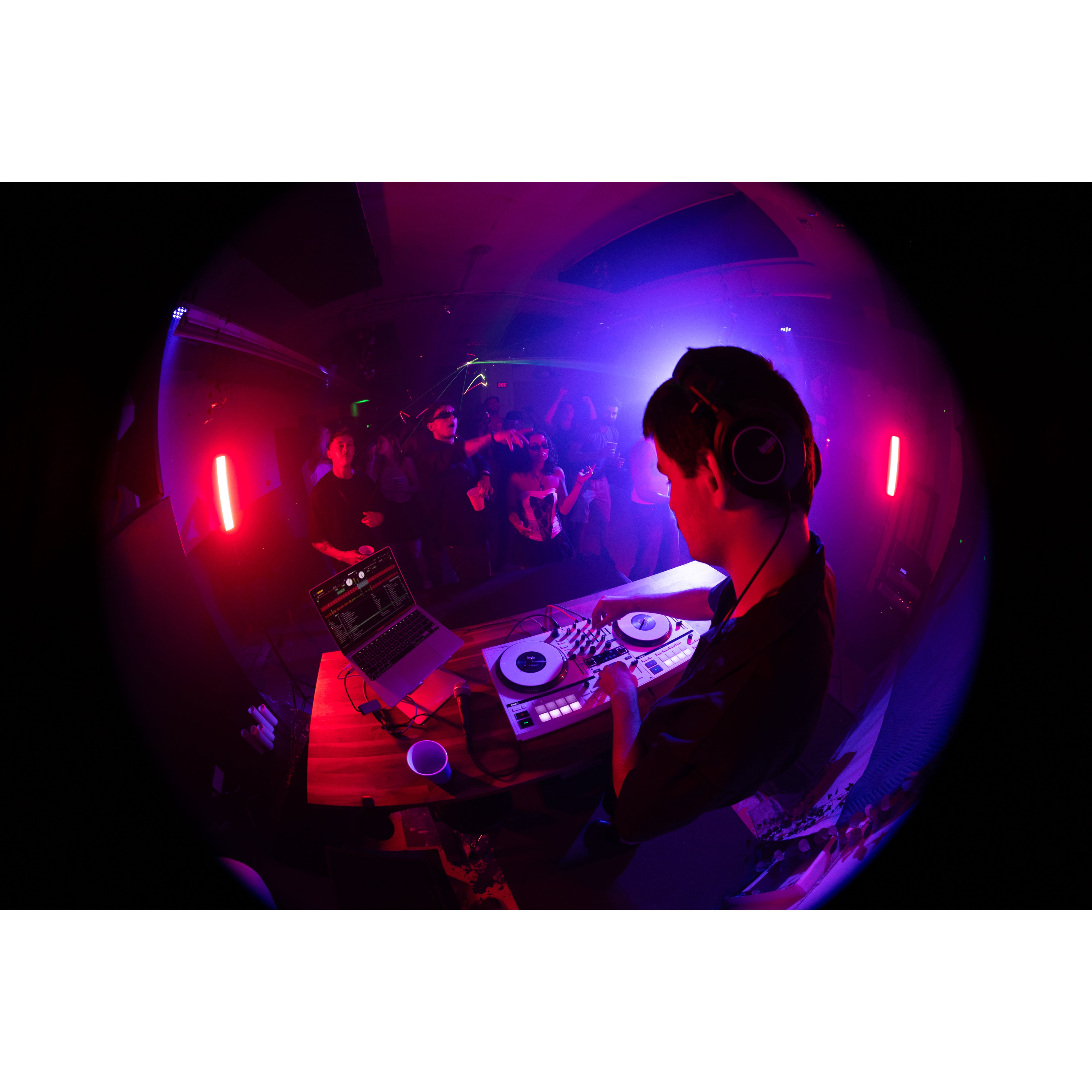 Hercules DJControl Inpulse T7 White Edition DJ controller