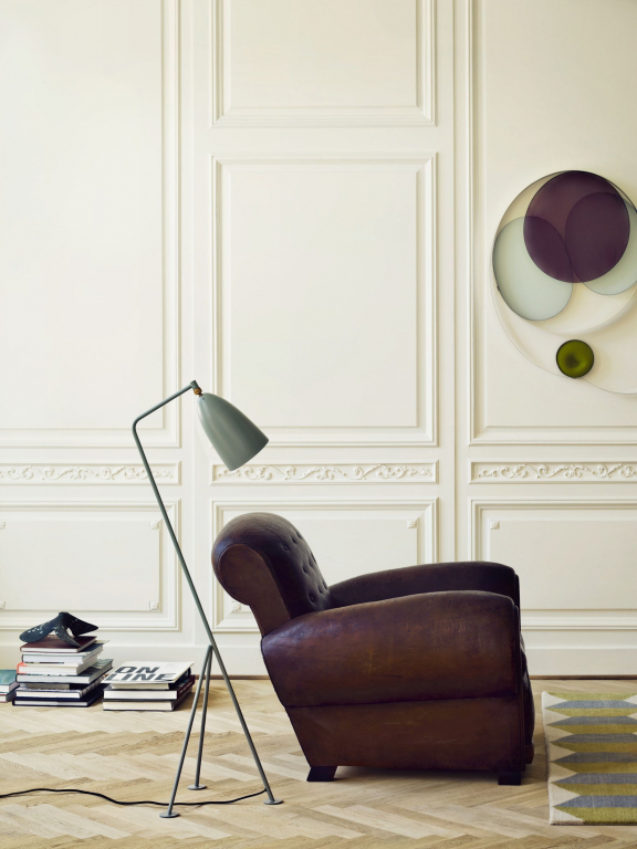 Gubi Gräshoppa vloerlamp warm grey