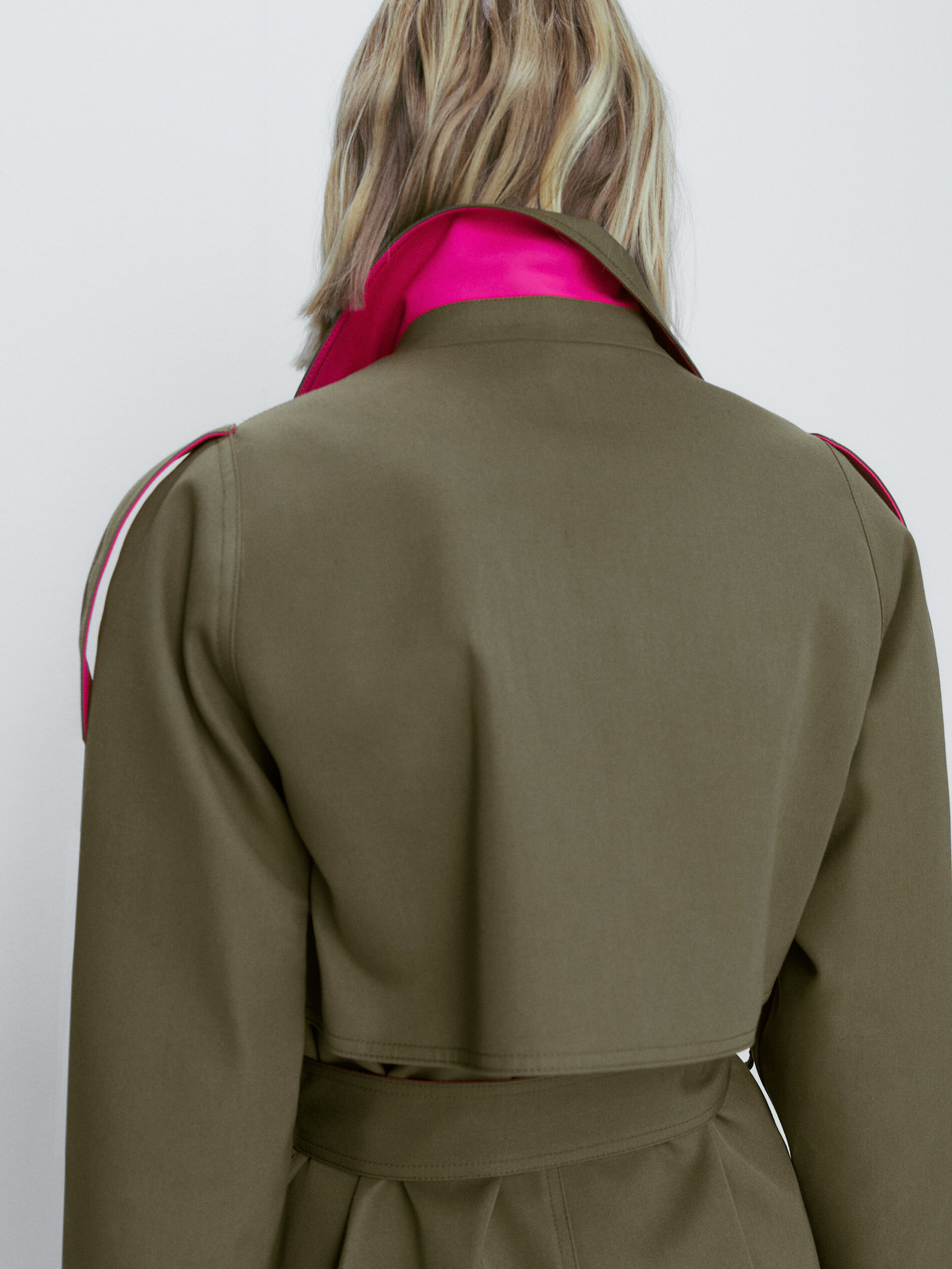 Trench coat em cores contrastantes - CAQUI