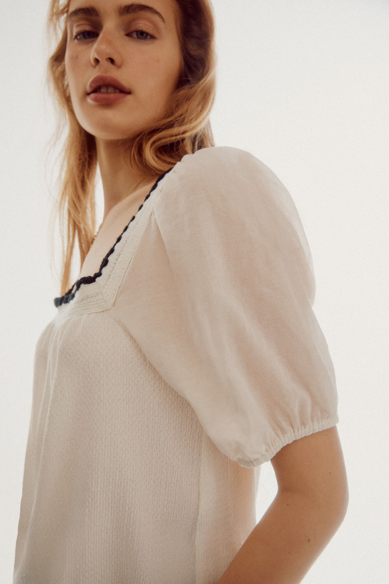 Blusa com mangas bufantes - Marfim