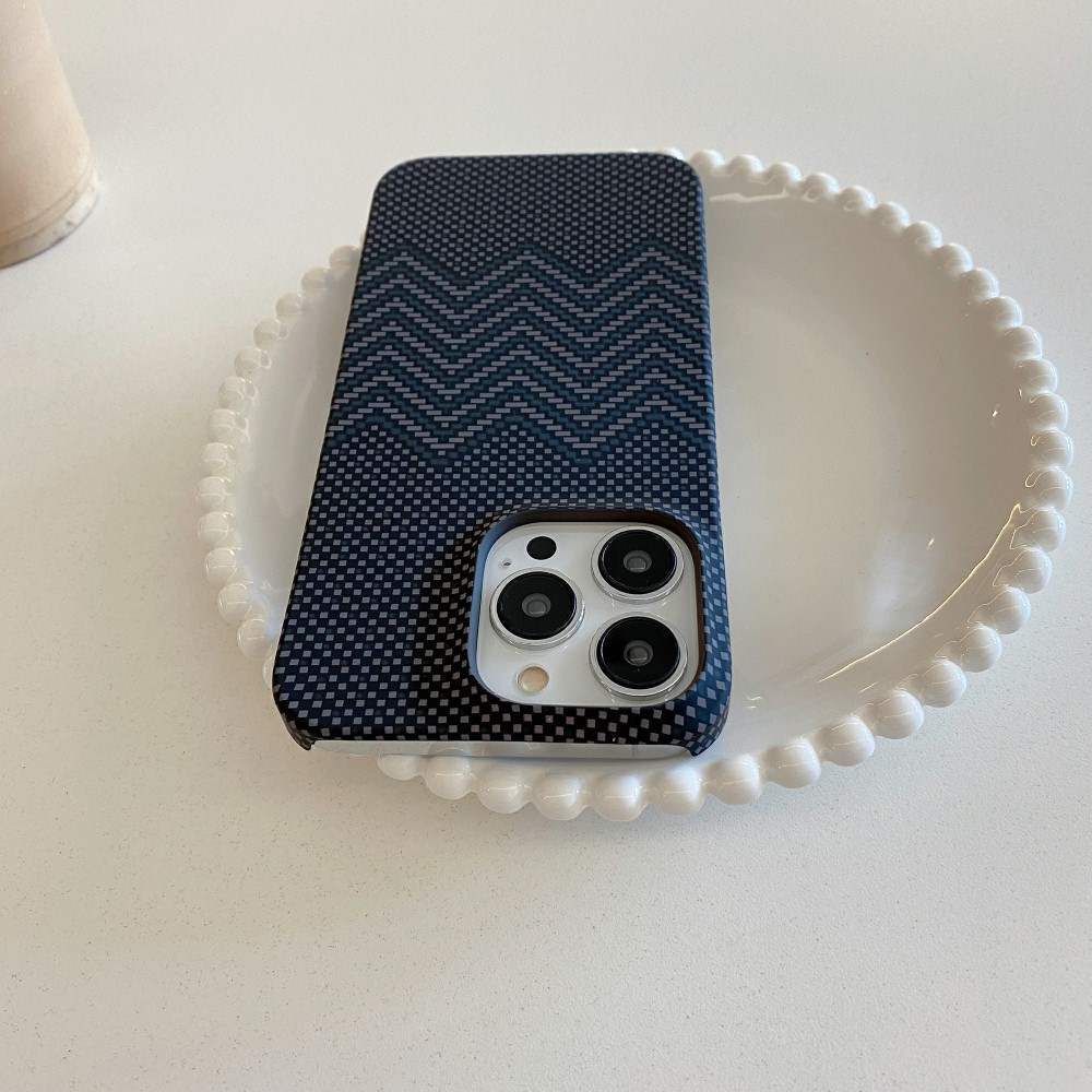 iPhone 14 Pro Max Hardcase Hülle im Carbon Look - Black Wave