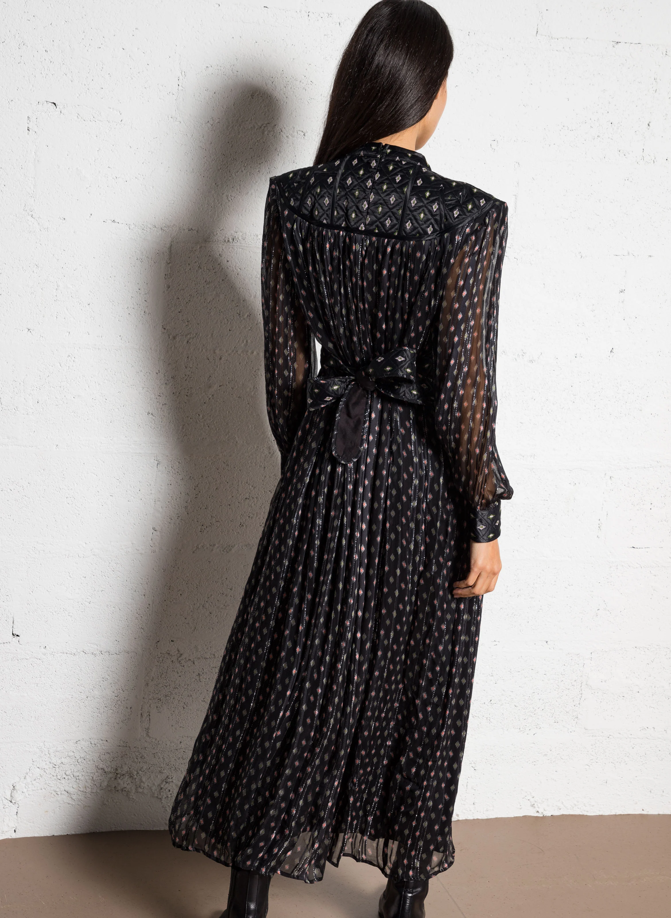 RONNI - Robe longue matelassée à motifs | Noir