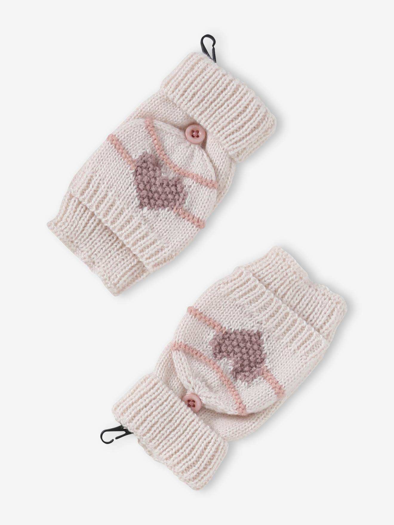 Look feminino: gorro + cachecol tubular + luvas listradas/com estampa de coração