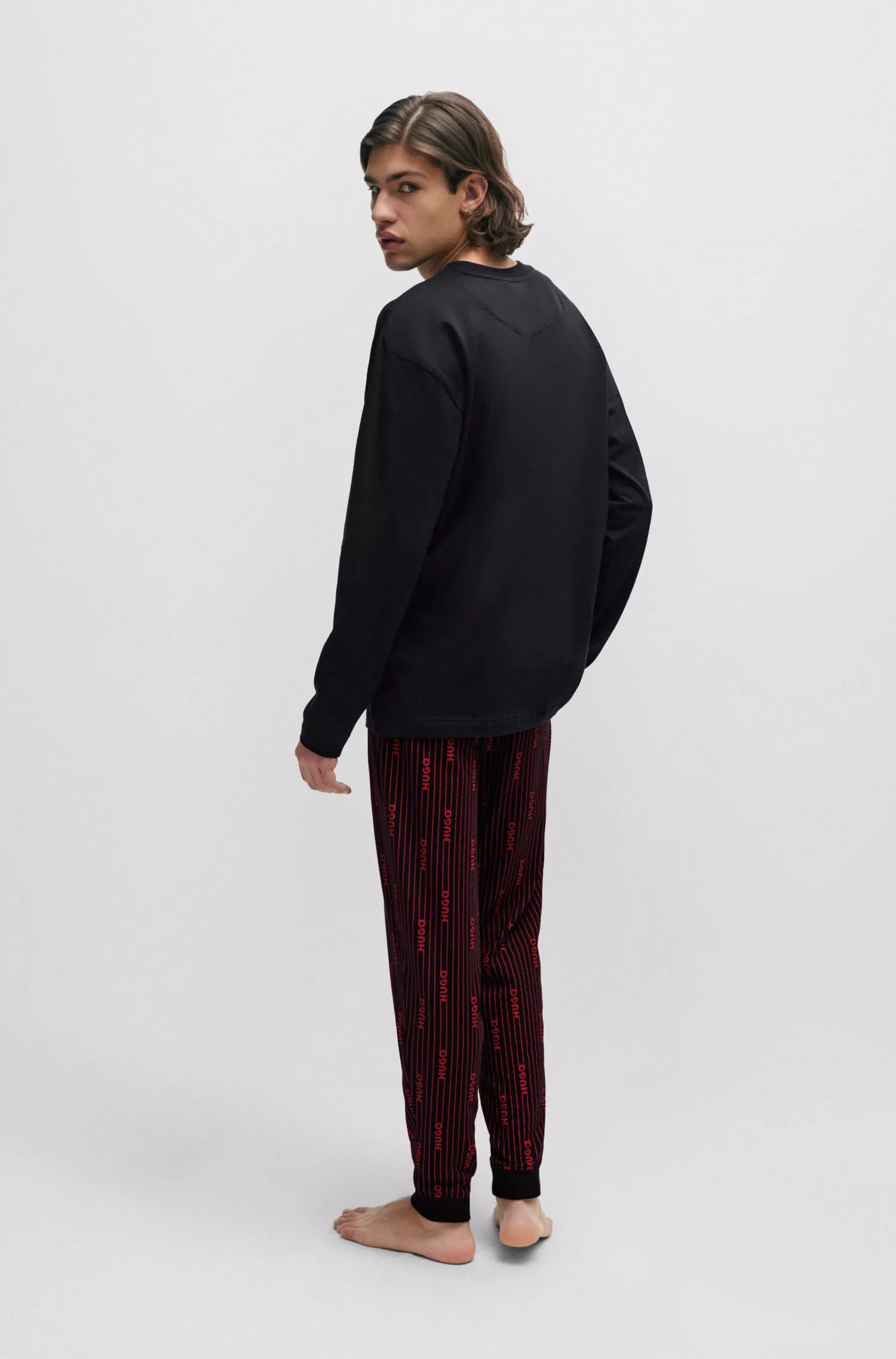 Pijama HUGO vermelho em algodão elástico com modelagem relaxada e detalhes do logotipo.