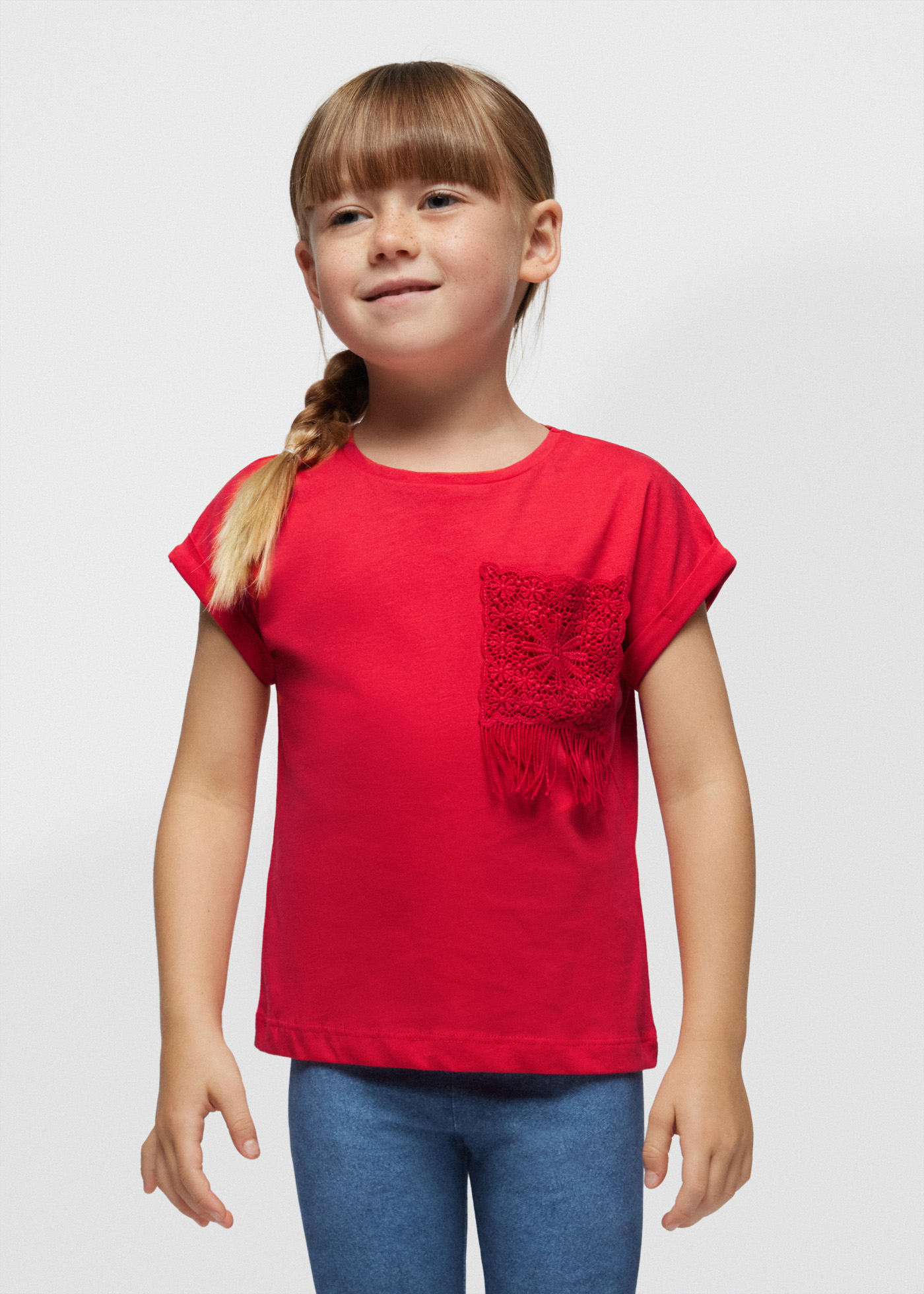 Camiseta branca de crochê com bolso para meninas