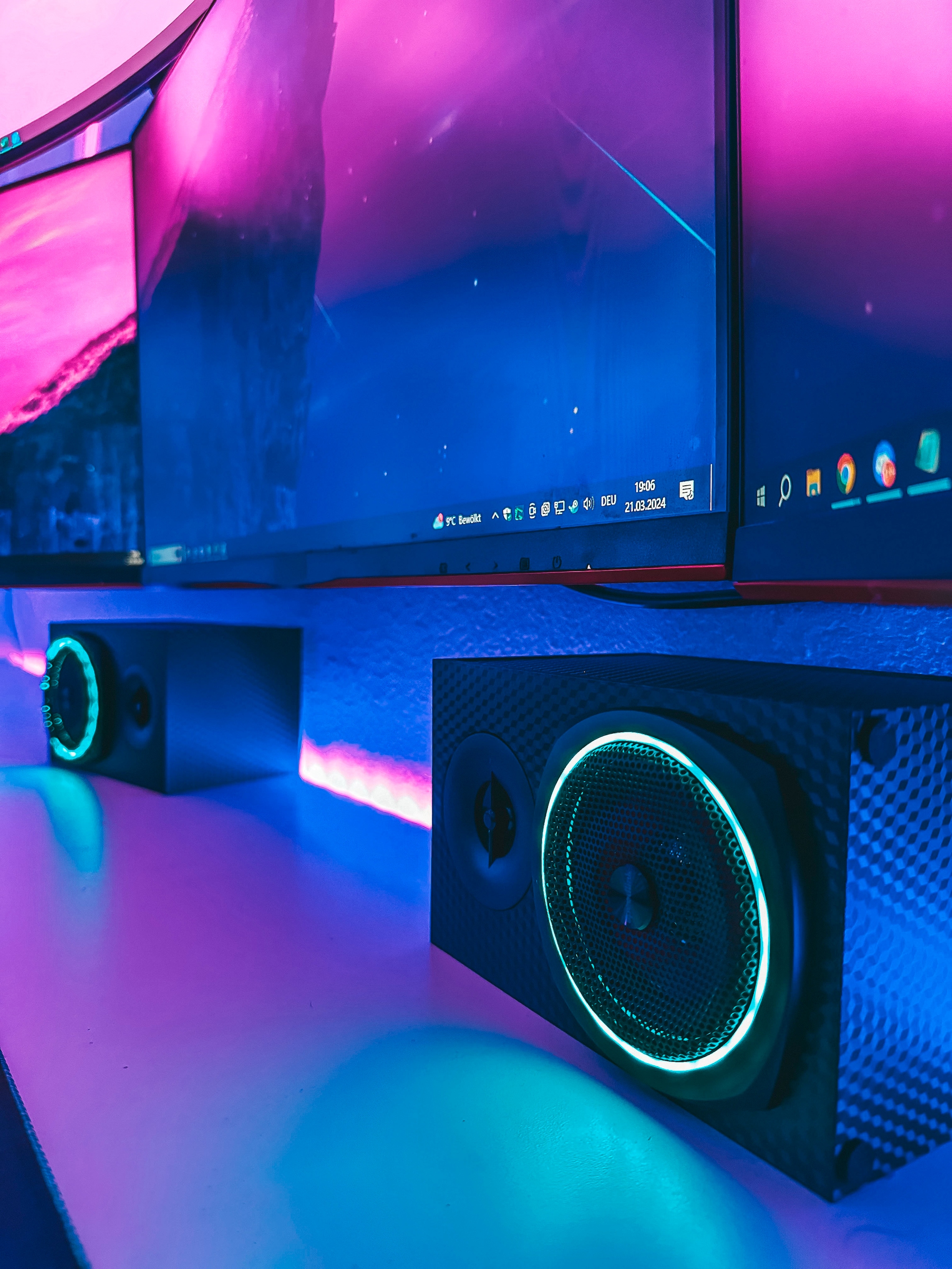 Speedlink 2.1 Soundsystem »GRAVITY CARBON RGB Subwoofer System aus Holz mit Bluetooth« 2.1 (Bluetooth Lautstärkeregelung 120 W) 60 W RMS, 120 W Spitzenleistung, 3,5mm Klinke, AUX, Tischfernbedienung