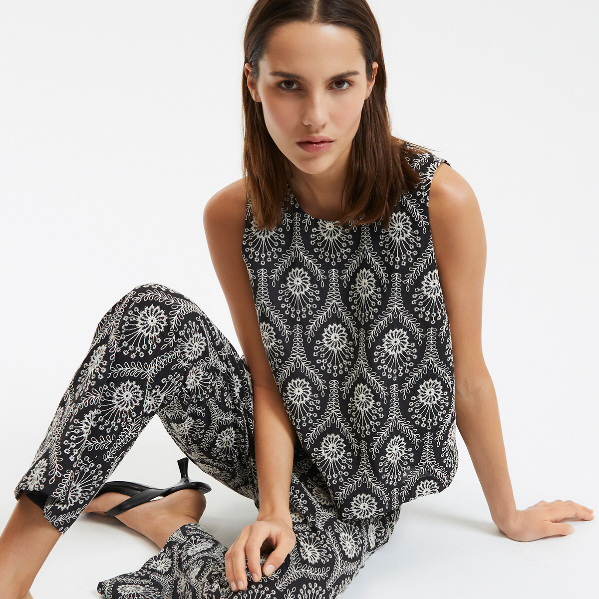 COLEÇÕES LA REDOUTE<br>Blusa bordada sem mangas