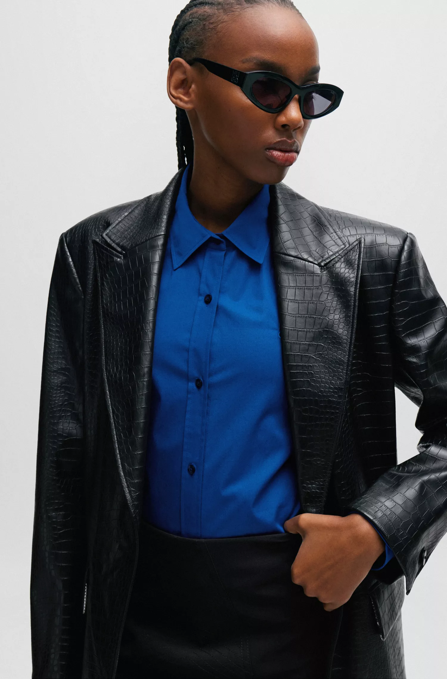 Blusa HUGO vermelha, corte justo, em algodão orgânico com elastano.