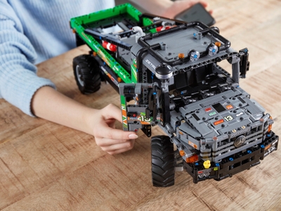 LEGO 4x4 Mercedes-Benz Zetros Trial Truck (42129)