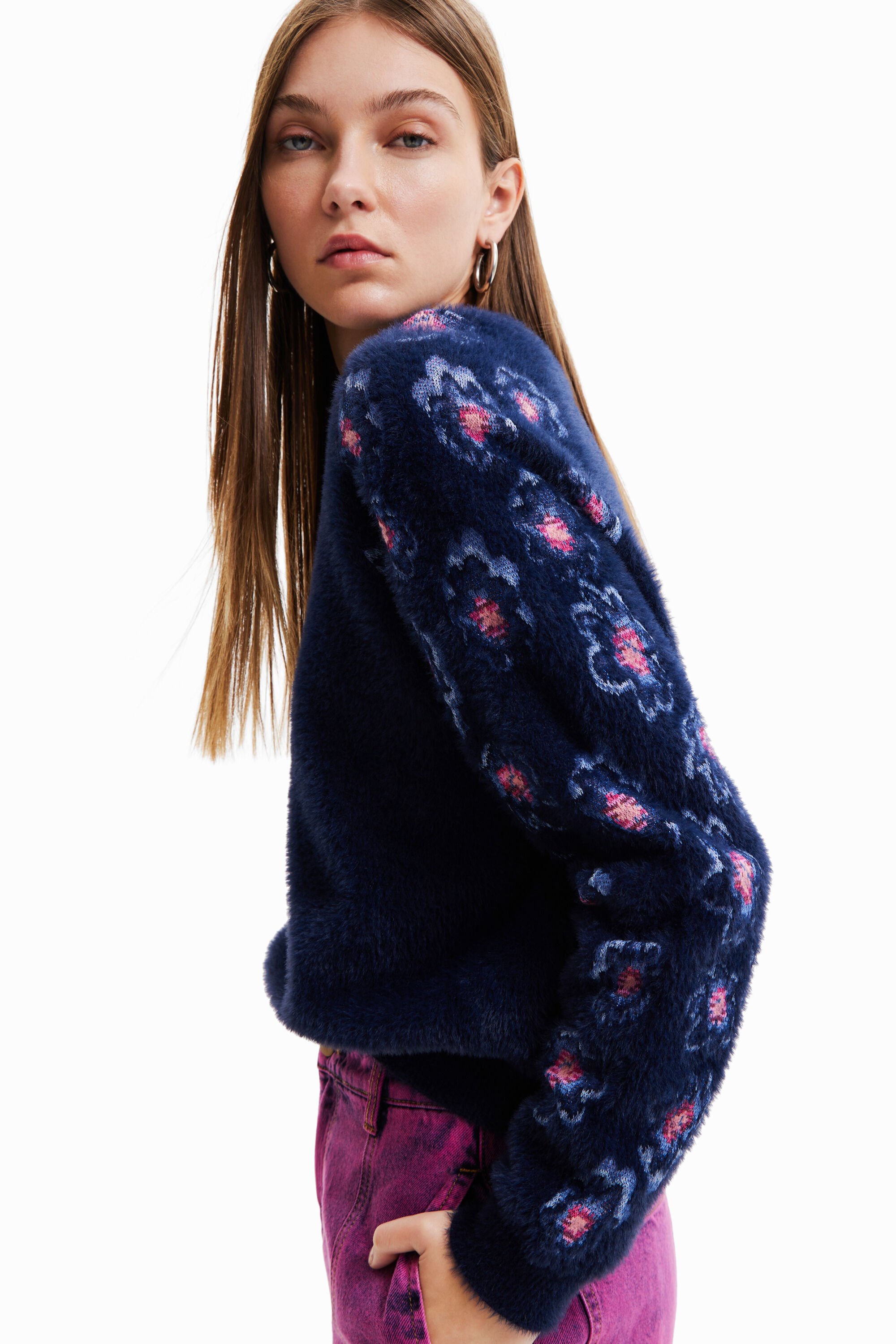 Pull effet fourrure fleurs