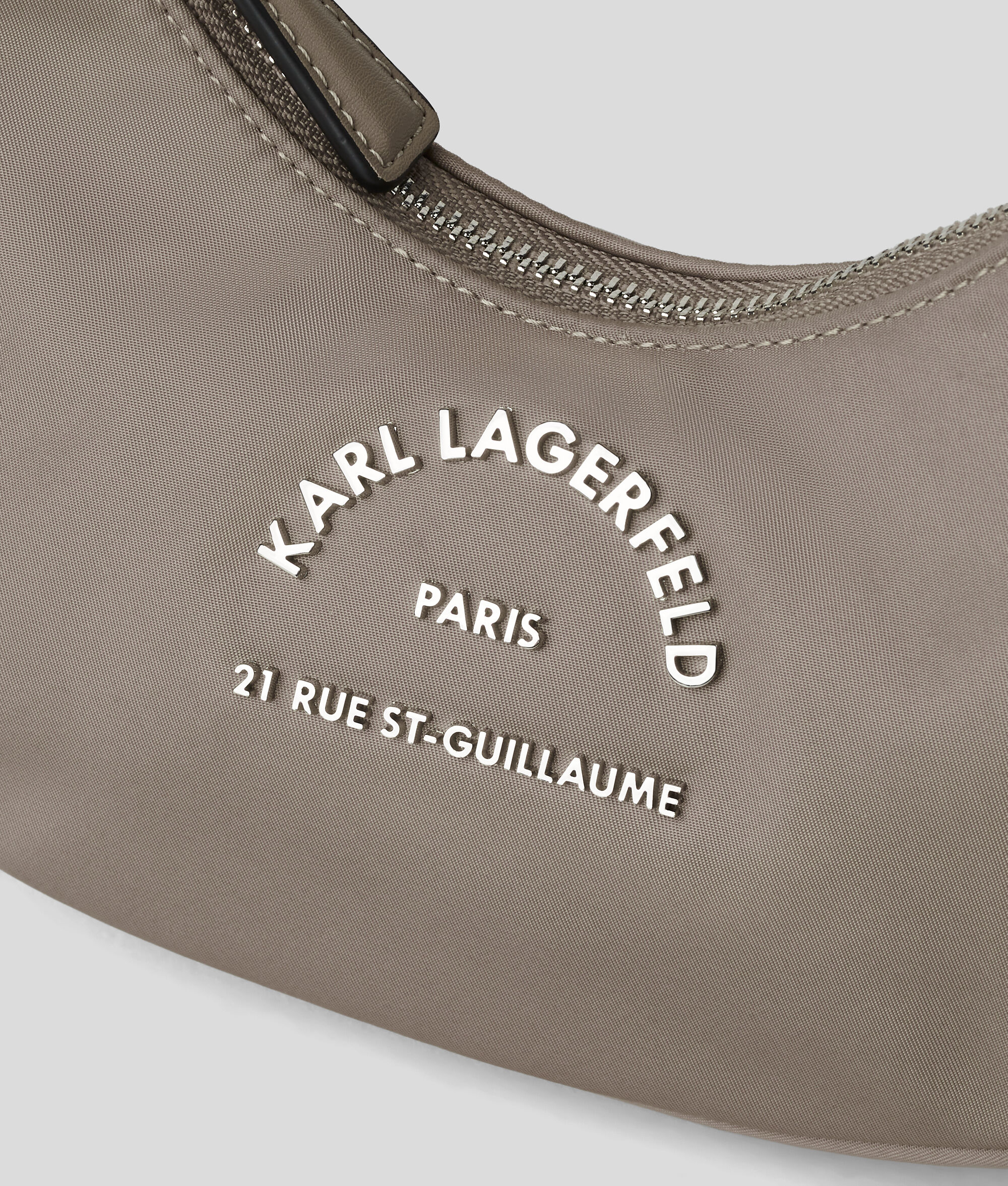 SAC PORTÉ ÉPAULE AVEC DÉTAIL EN MÉTAL RUE ST-GUILLAUME
