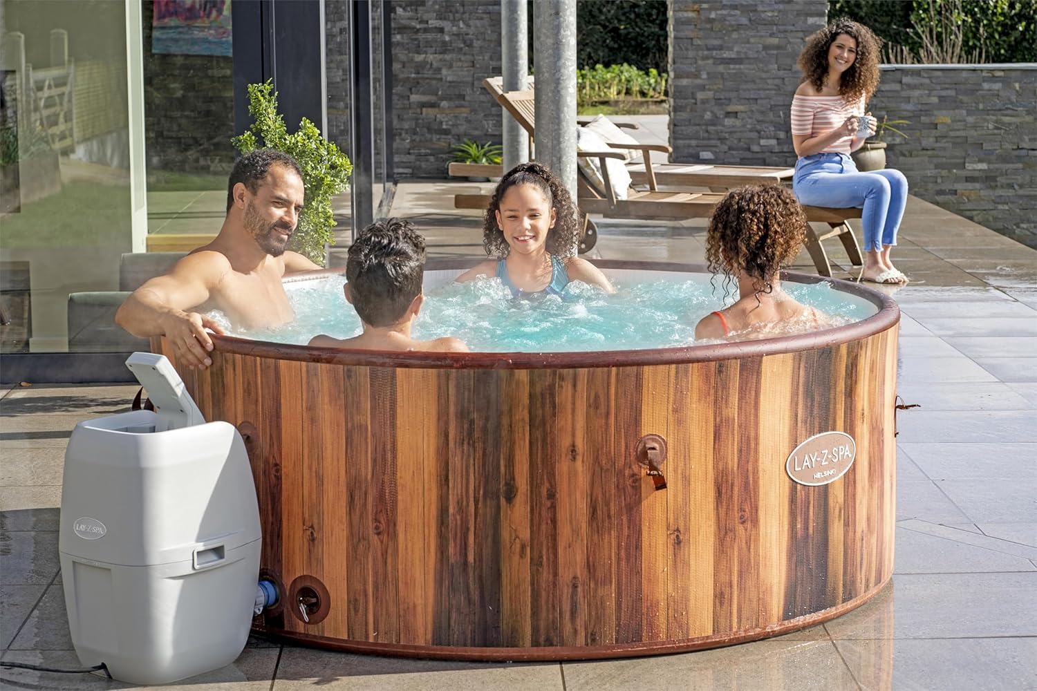 Bestway® LAY-Z-SPA® Whirlpool Helsinki AirJet Plus™ für 7 Personen, Ø 180 x 66 cm, Holz-Optik (Pinie)