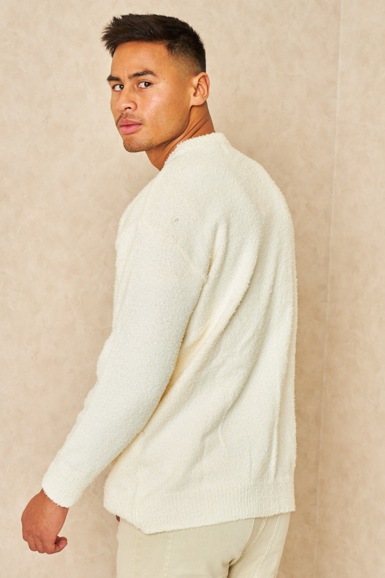 Pull blanc cassé effet duveteux