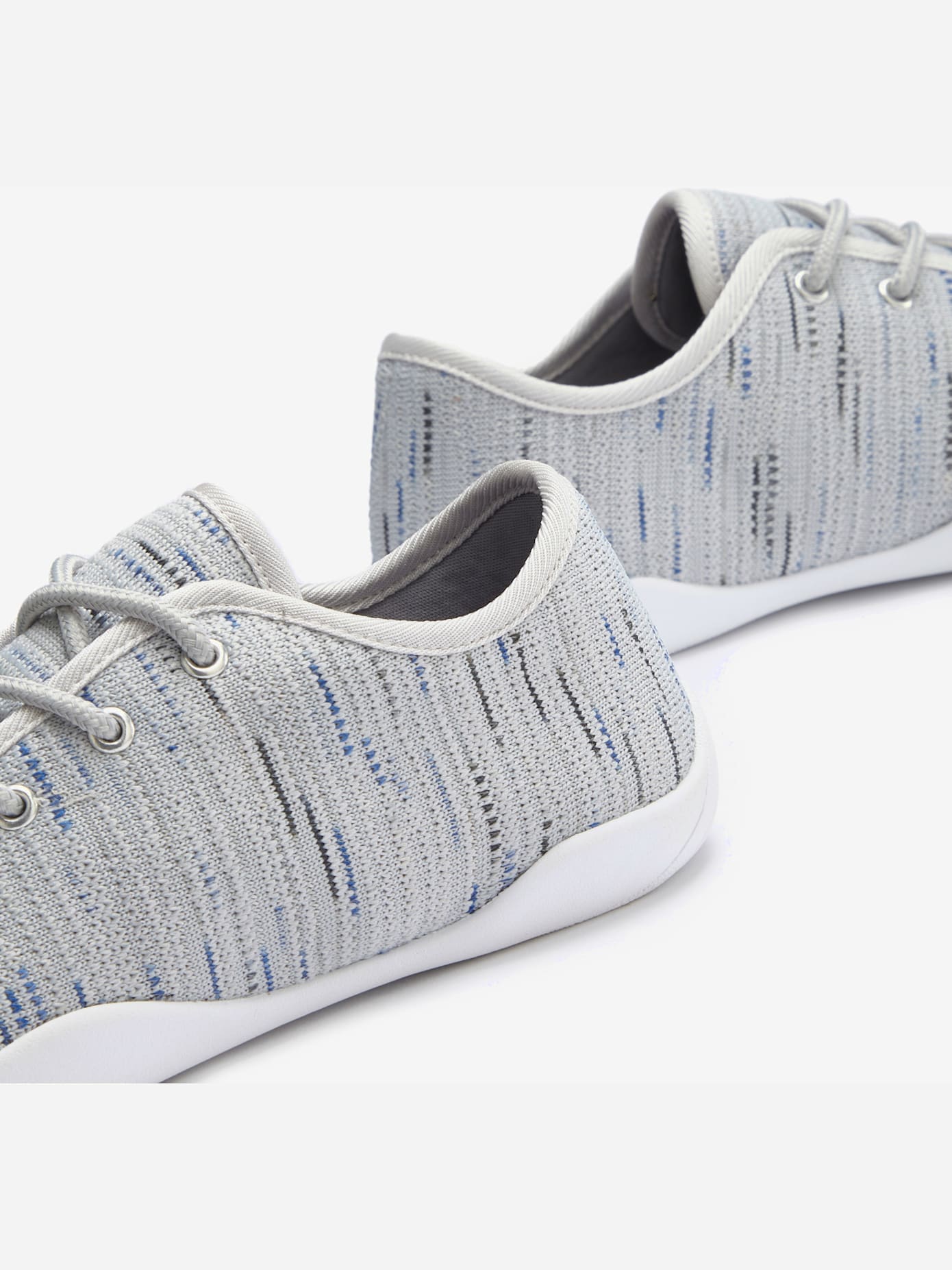 Baskets semelle ultra-légère, très plate et souple