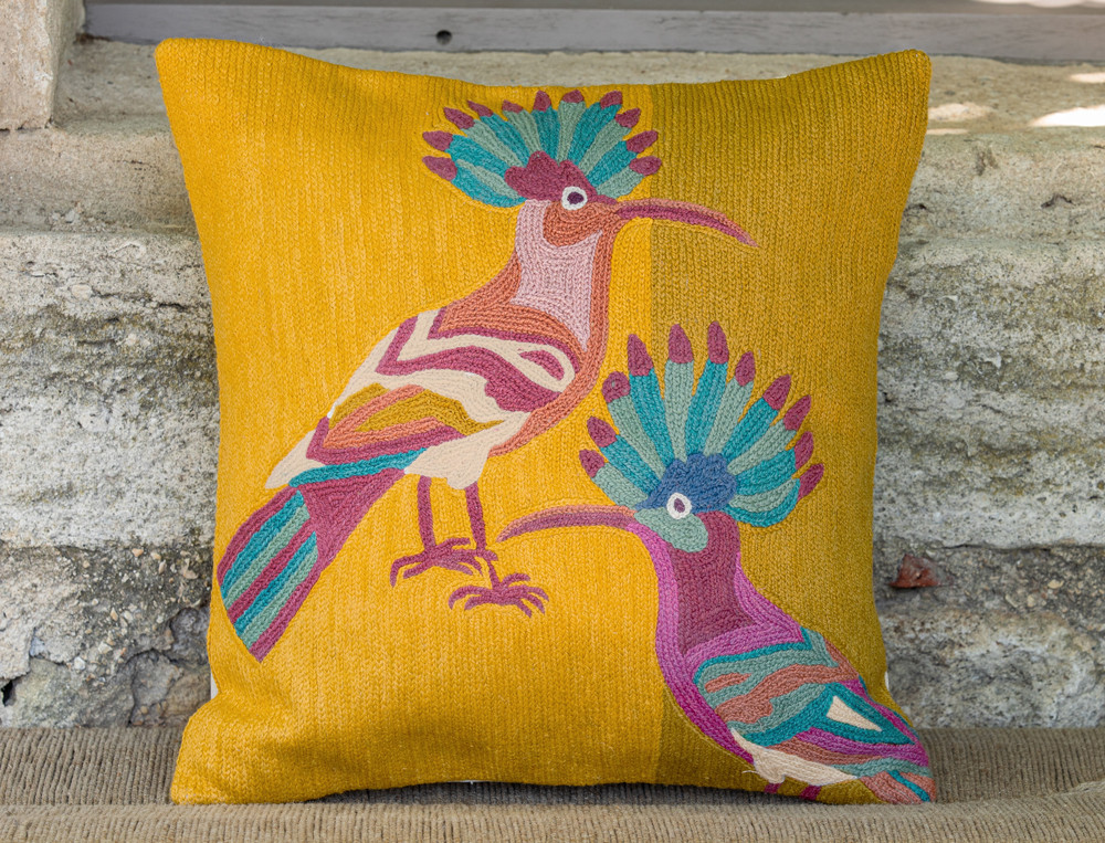 Coussin brodé-Figure de style