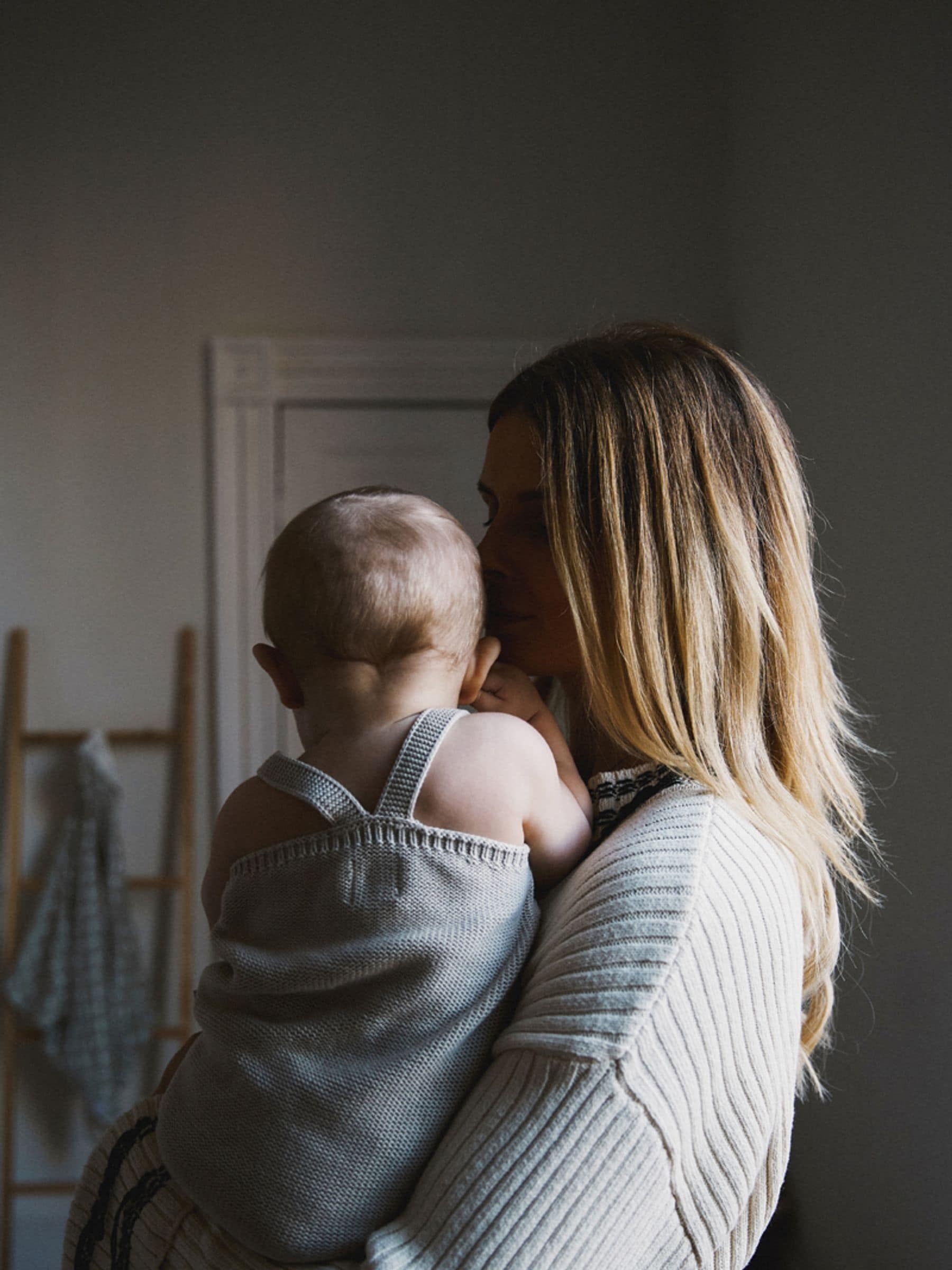 Crème - The Little Tailor stijlvol gebreid babyrompertje van 100% katoen