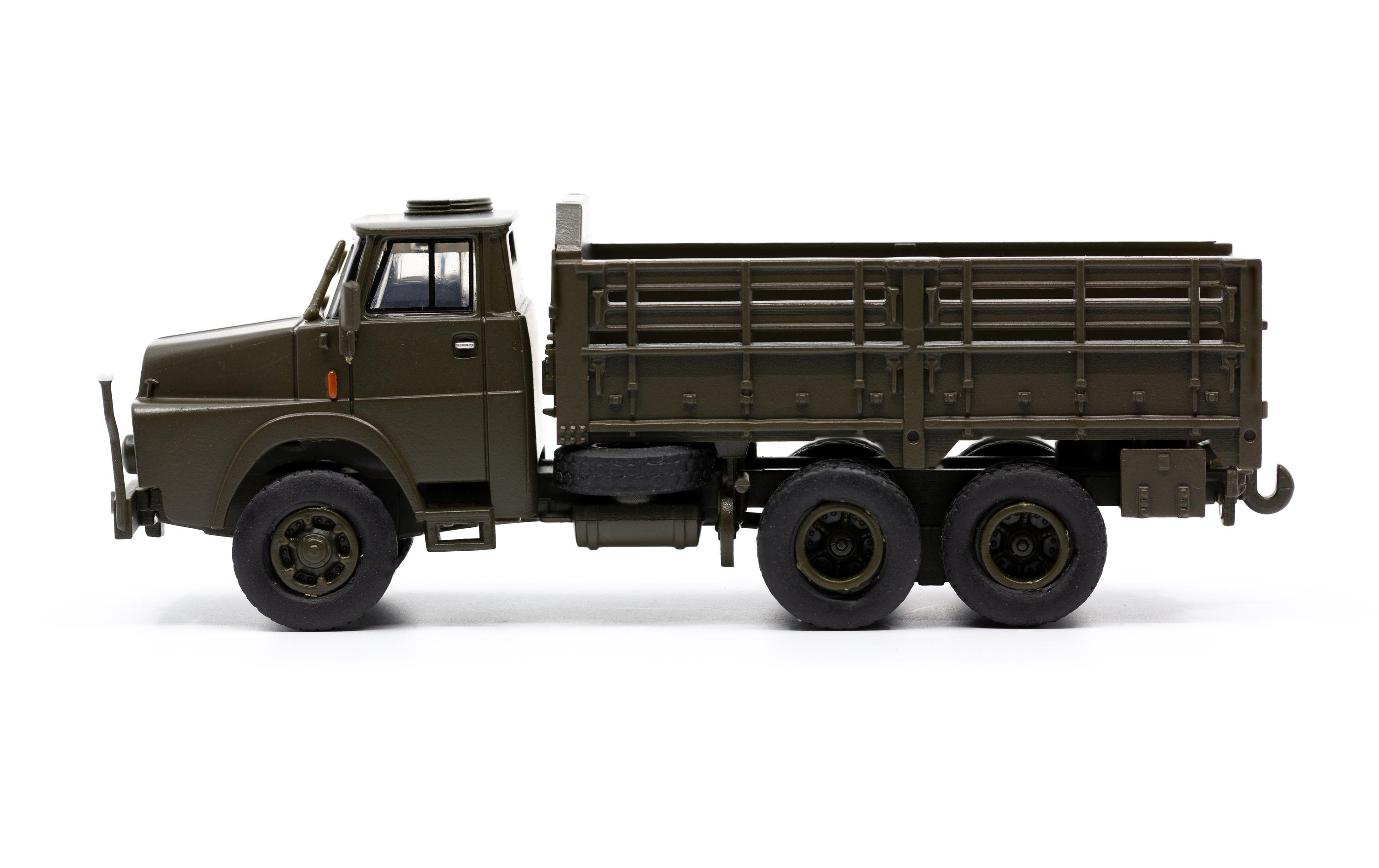 LKW Henschel HS 3-14 6 x 6 mit offene Ladefläche 1:87H0 Lastwagen Militärmodell