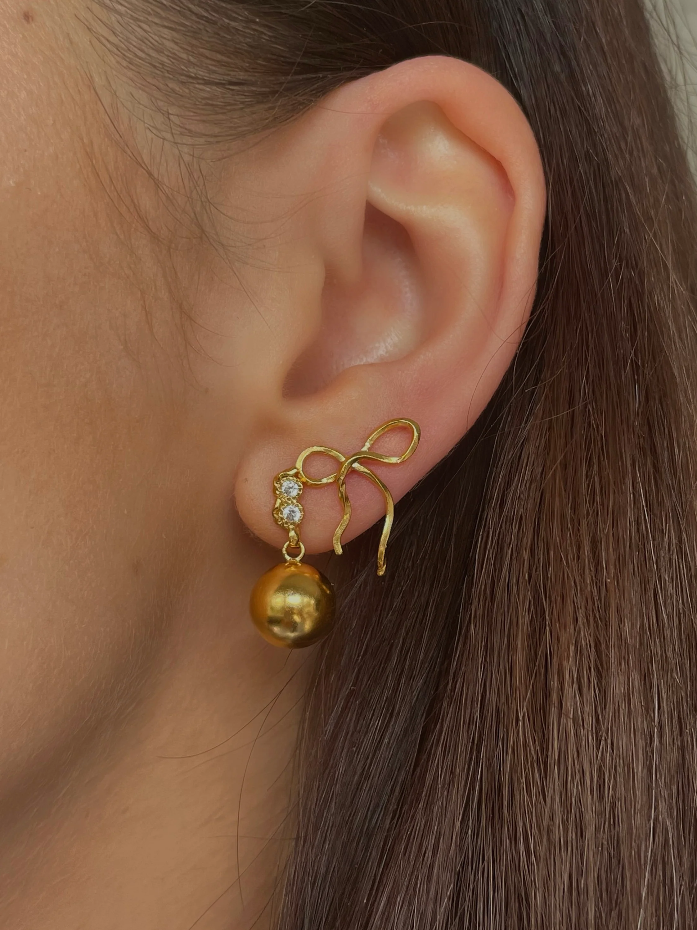 STINE A Jewelry  Flow Bow ørering - forgyldt