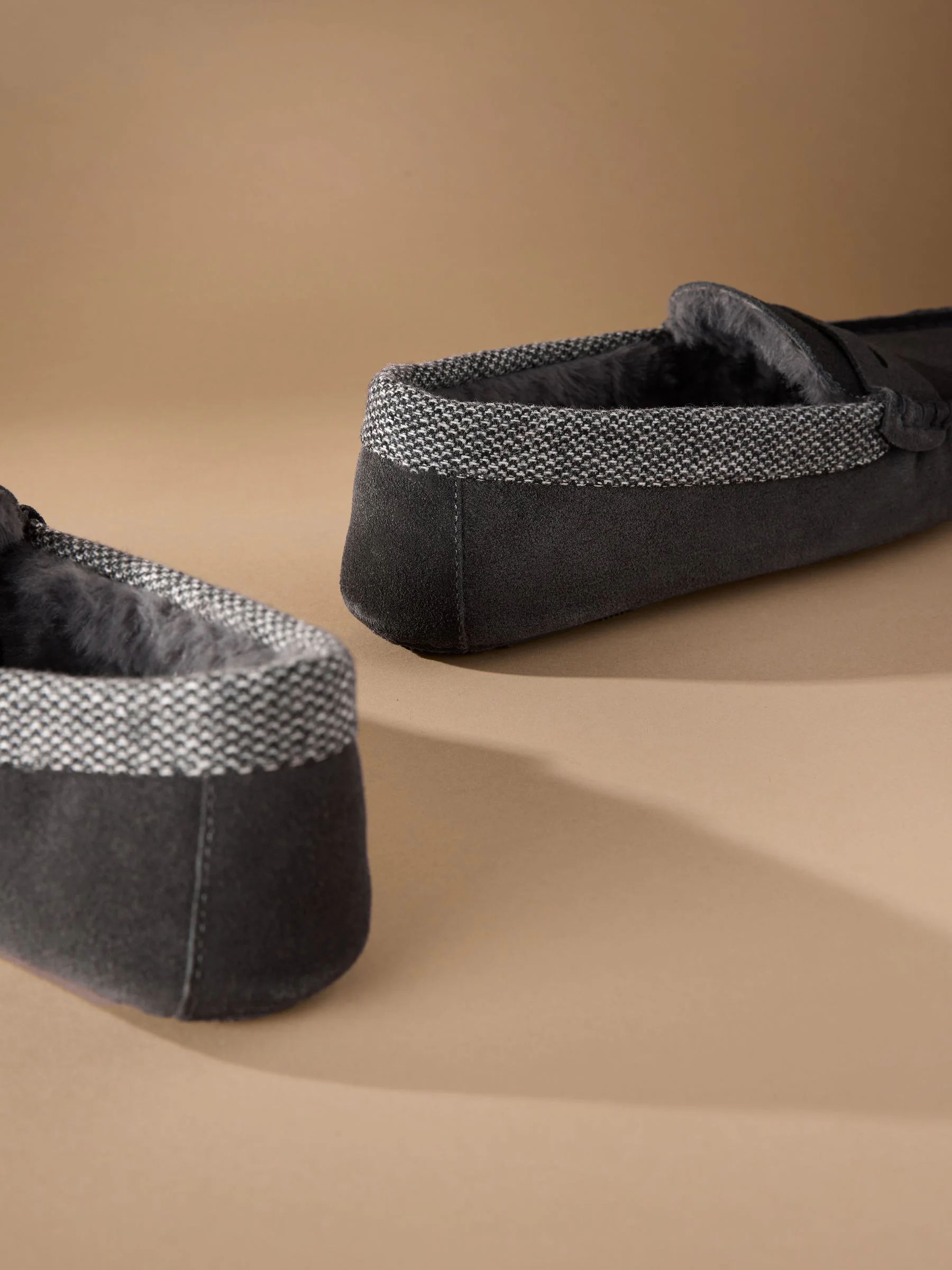 Grijs - Signature Suede Fabric Trim Moccasin Slippers
