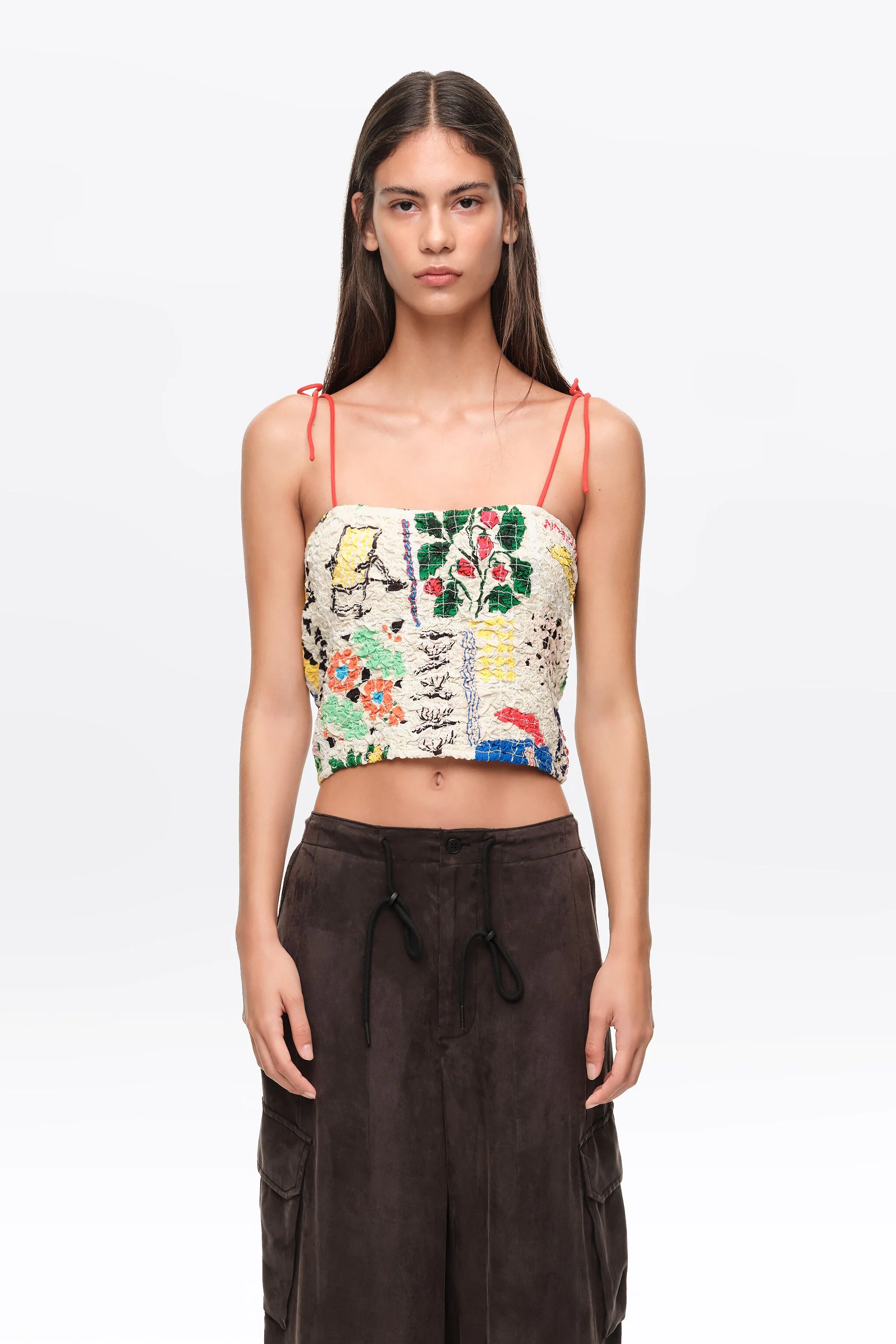 Top de verão com alças franzidas e patchwork